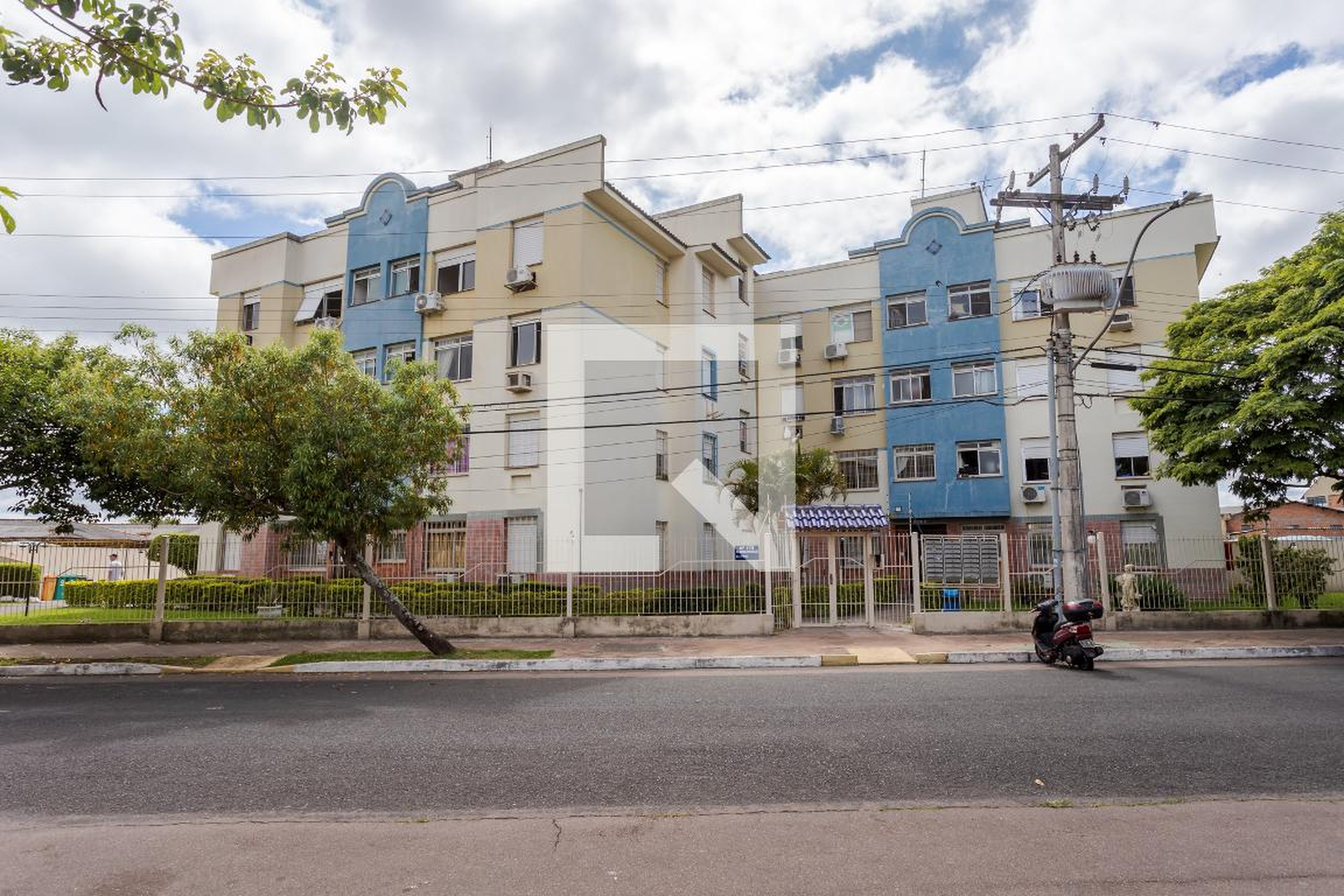 Fachada Condomínio em Rua Gabriel Franco da Luz, 157