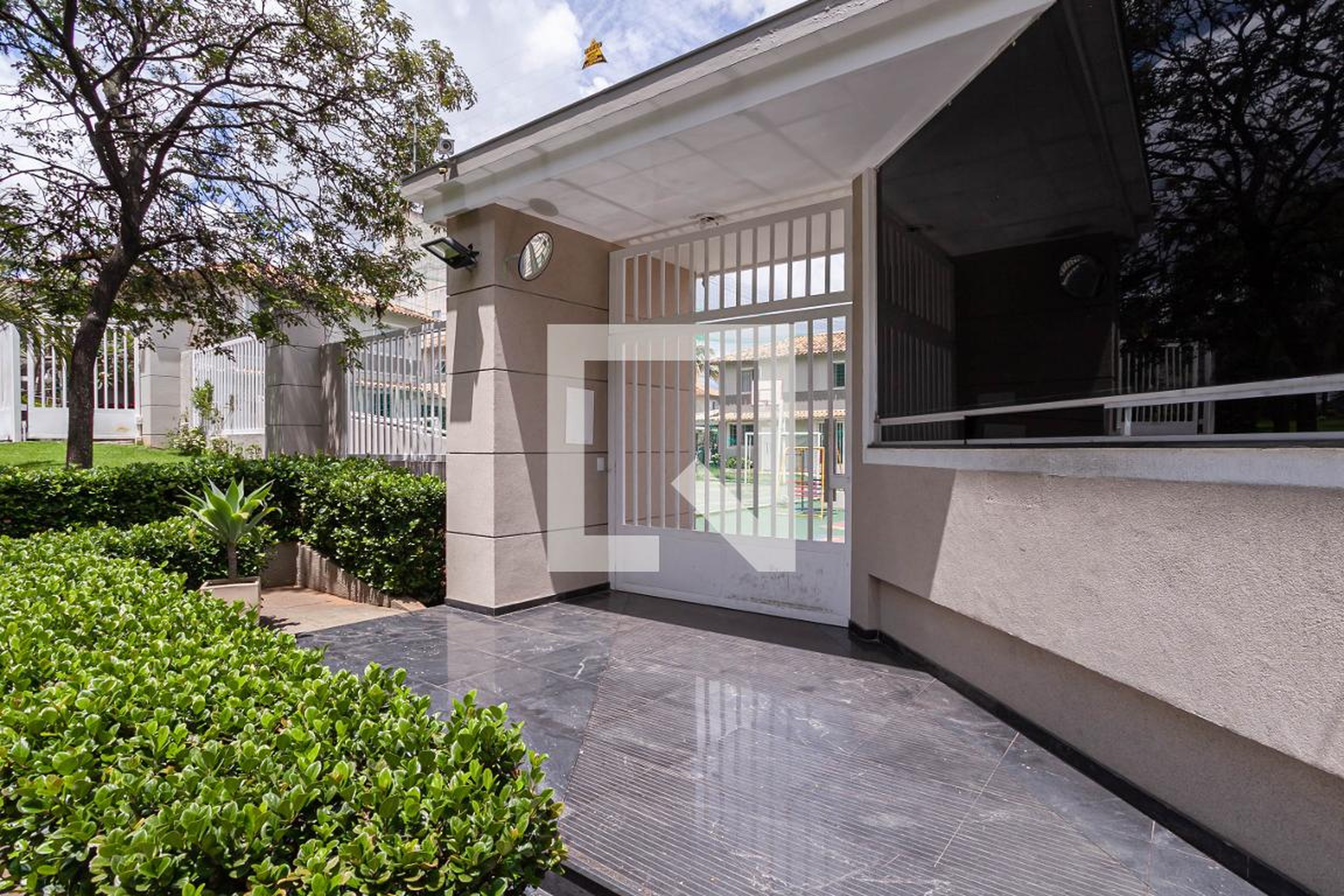 Entrada - Village Firense