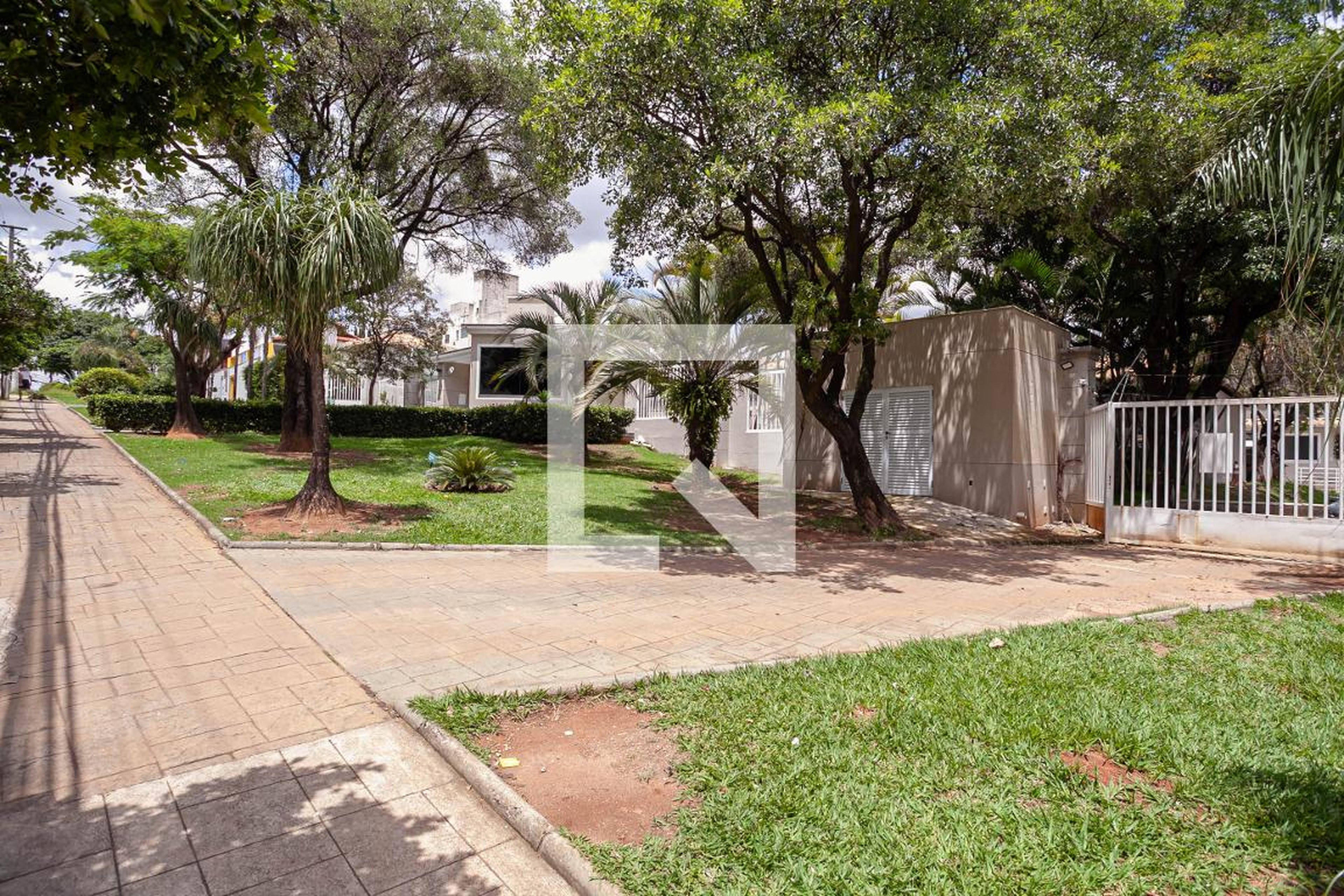 Fachada do condomínio Condomínio Village Firense