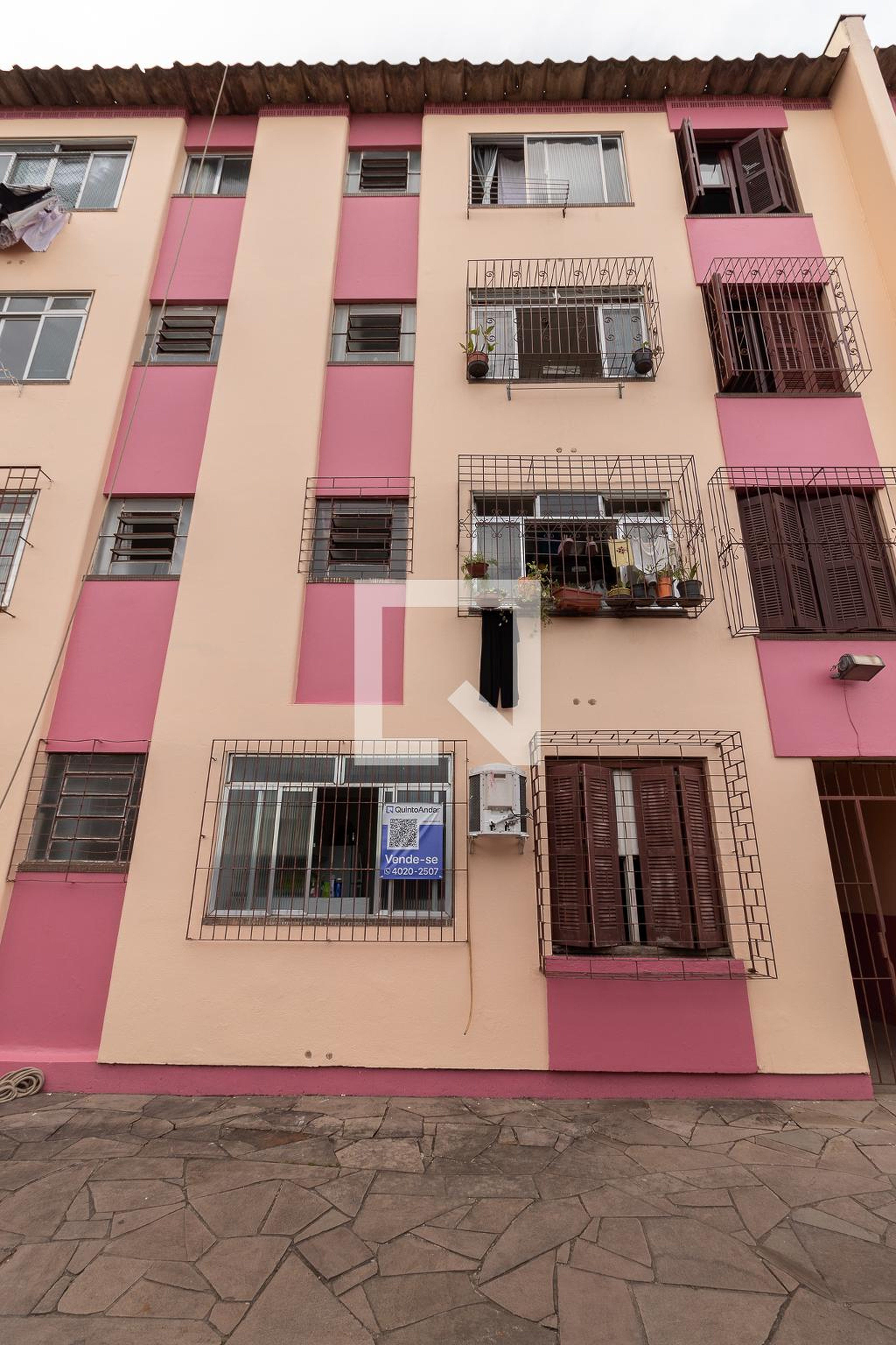 Fachada do Prédio Condomínio em Rua Oscar Ferreira, 115