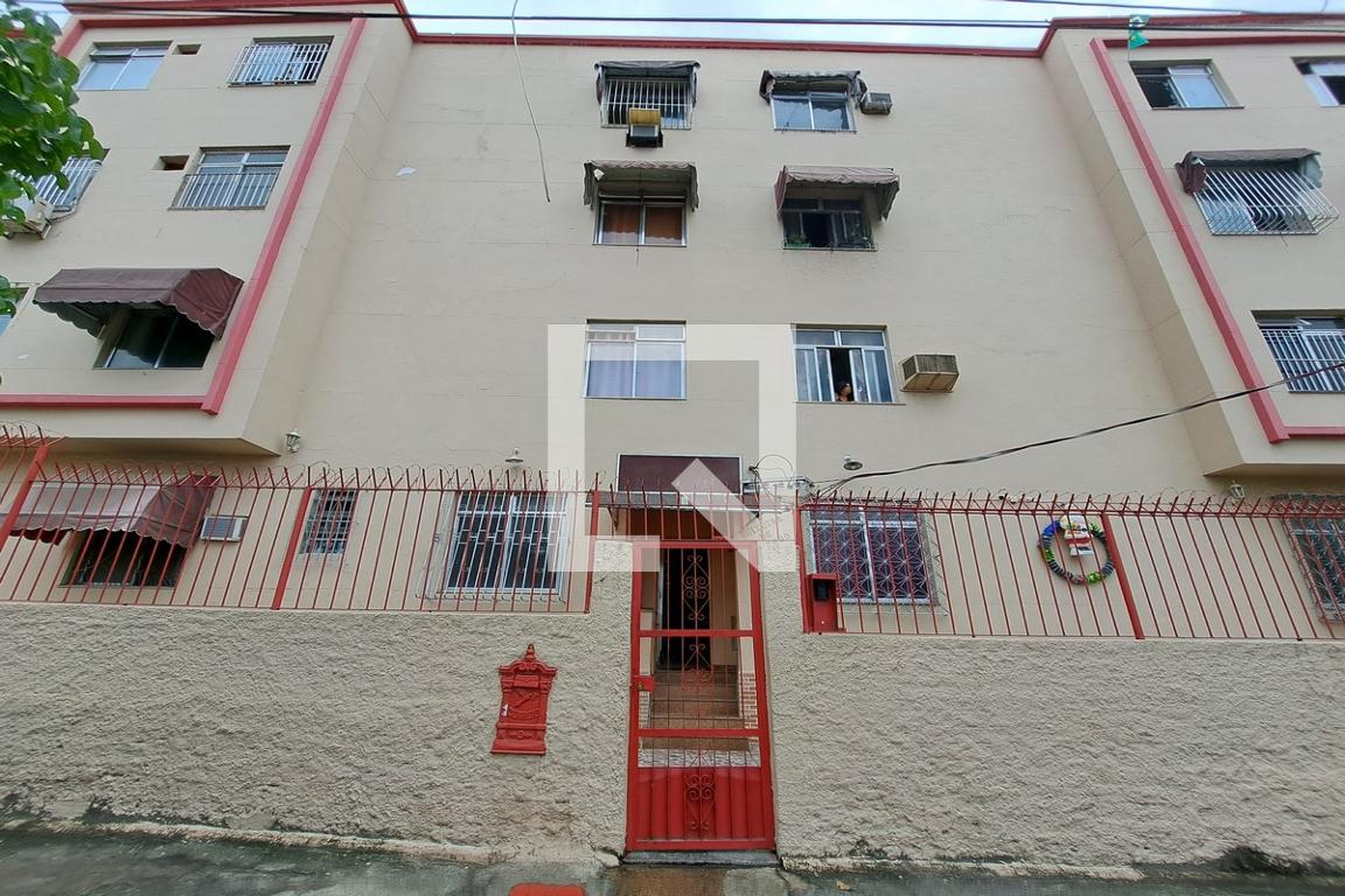 Fachada Condomínio em Rua Teixeira de Macedo, 65