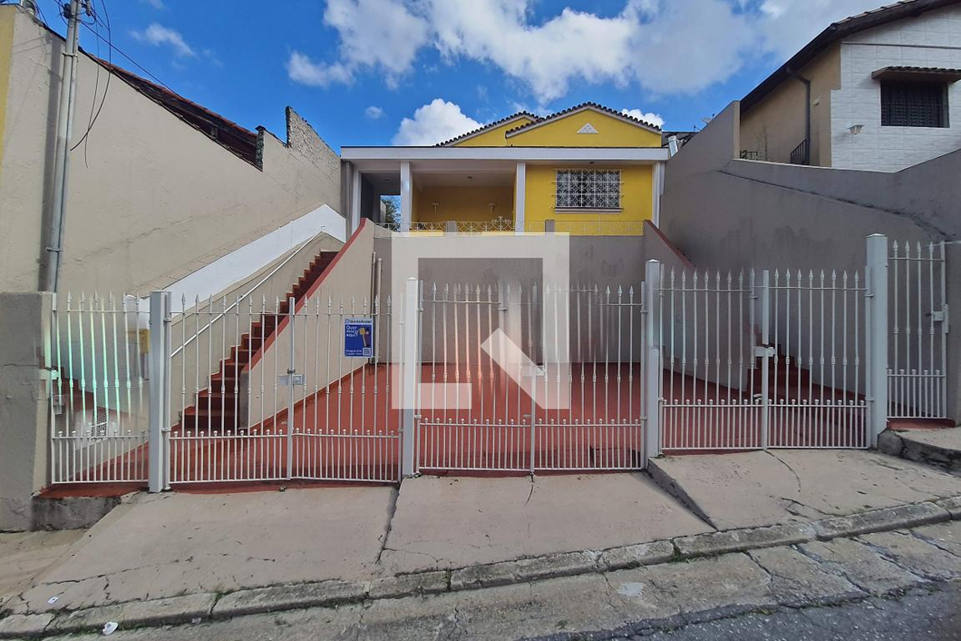 Fachada Condomínio em Rua Engenheiro Mariano Jataí Ferraz, 93