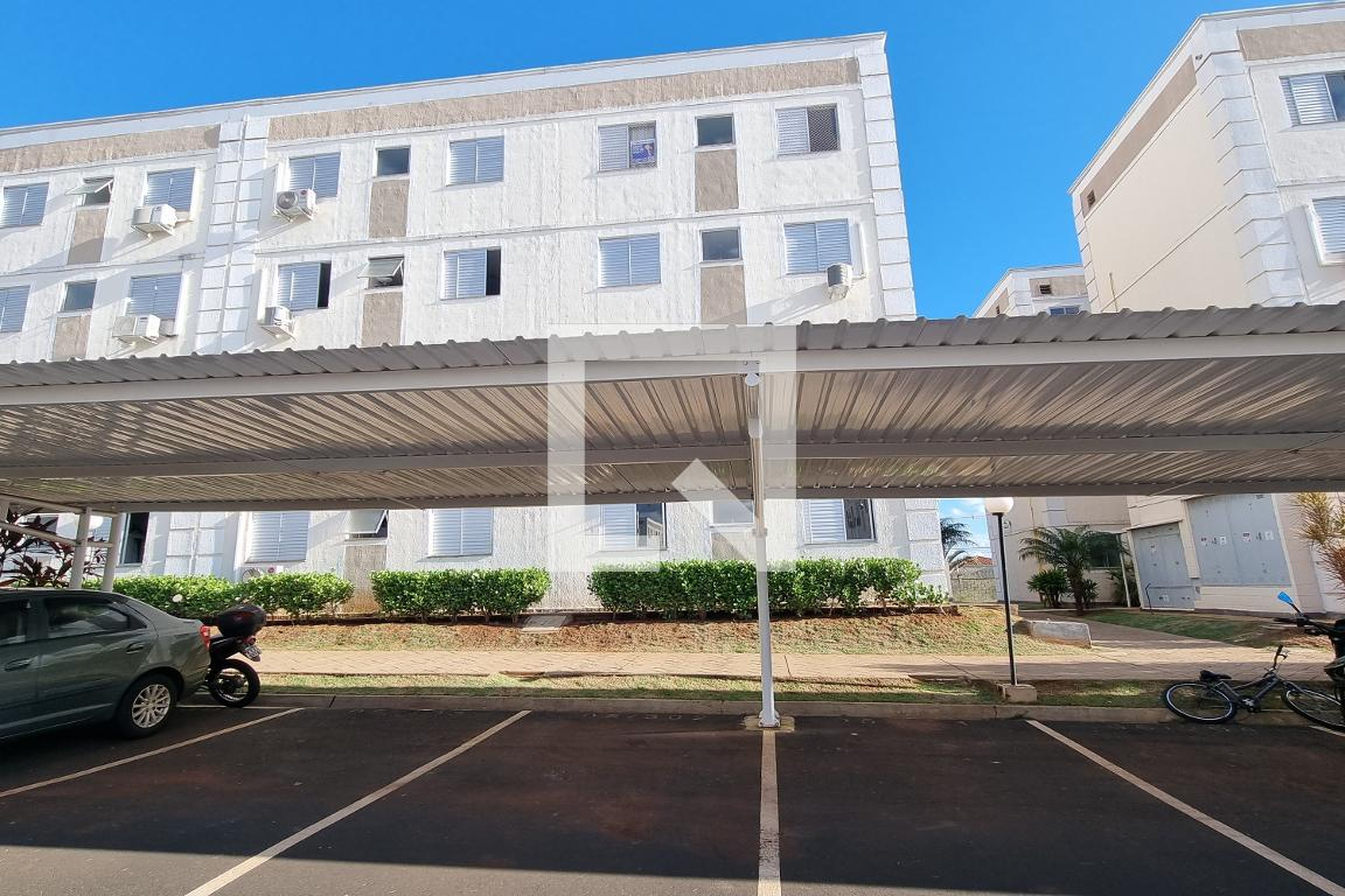 Estacionamento - Parque Reino da Inglaterra