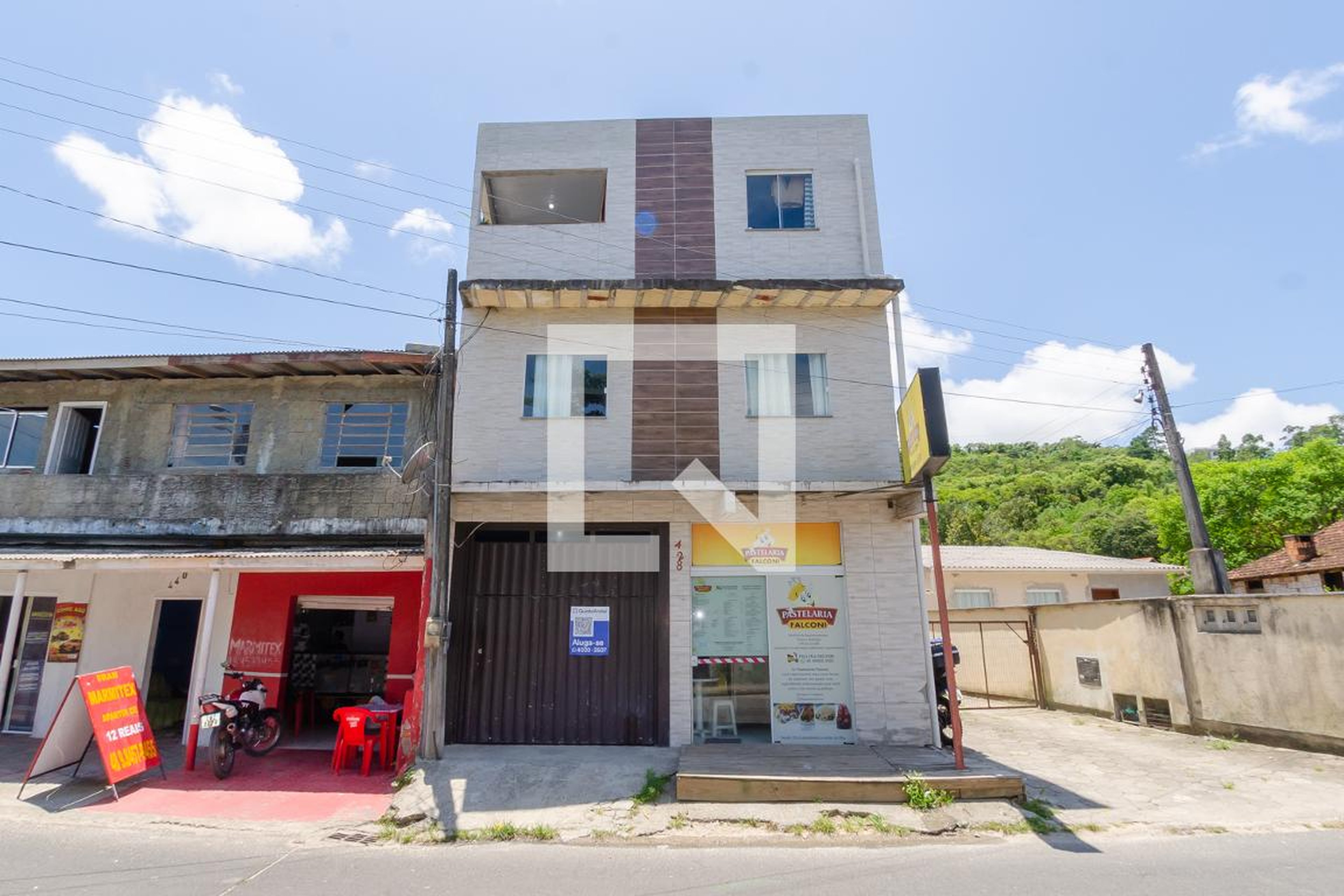 Fachada Condomínio em Estrada Anarolina Silveira Santos, 428