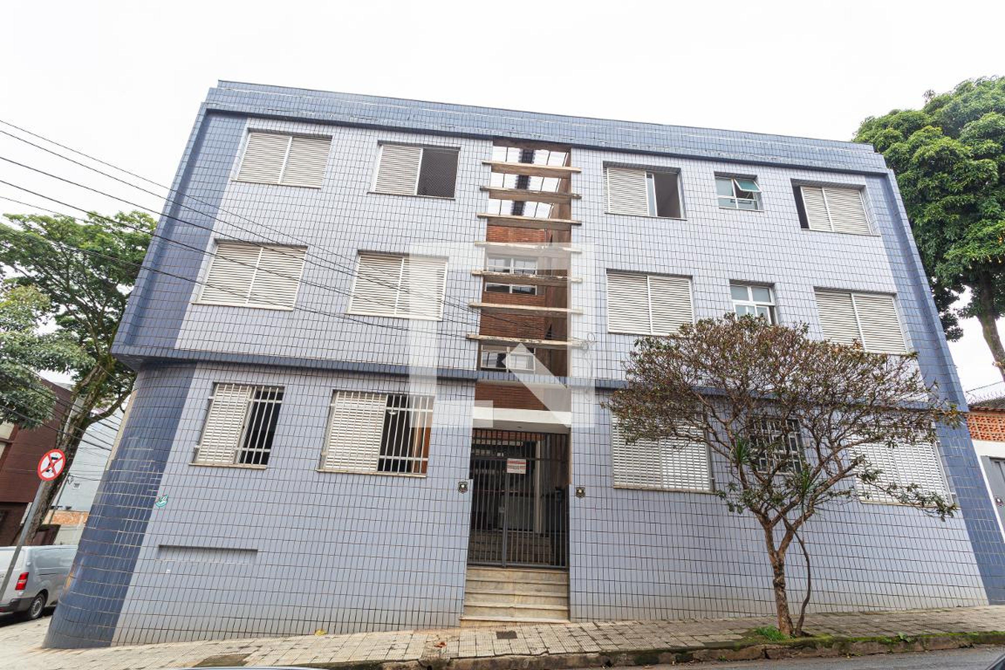 Fachada Condomínio em Rua Montes Claros, 817