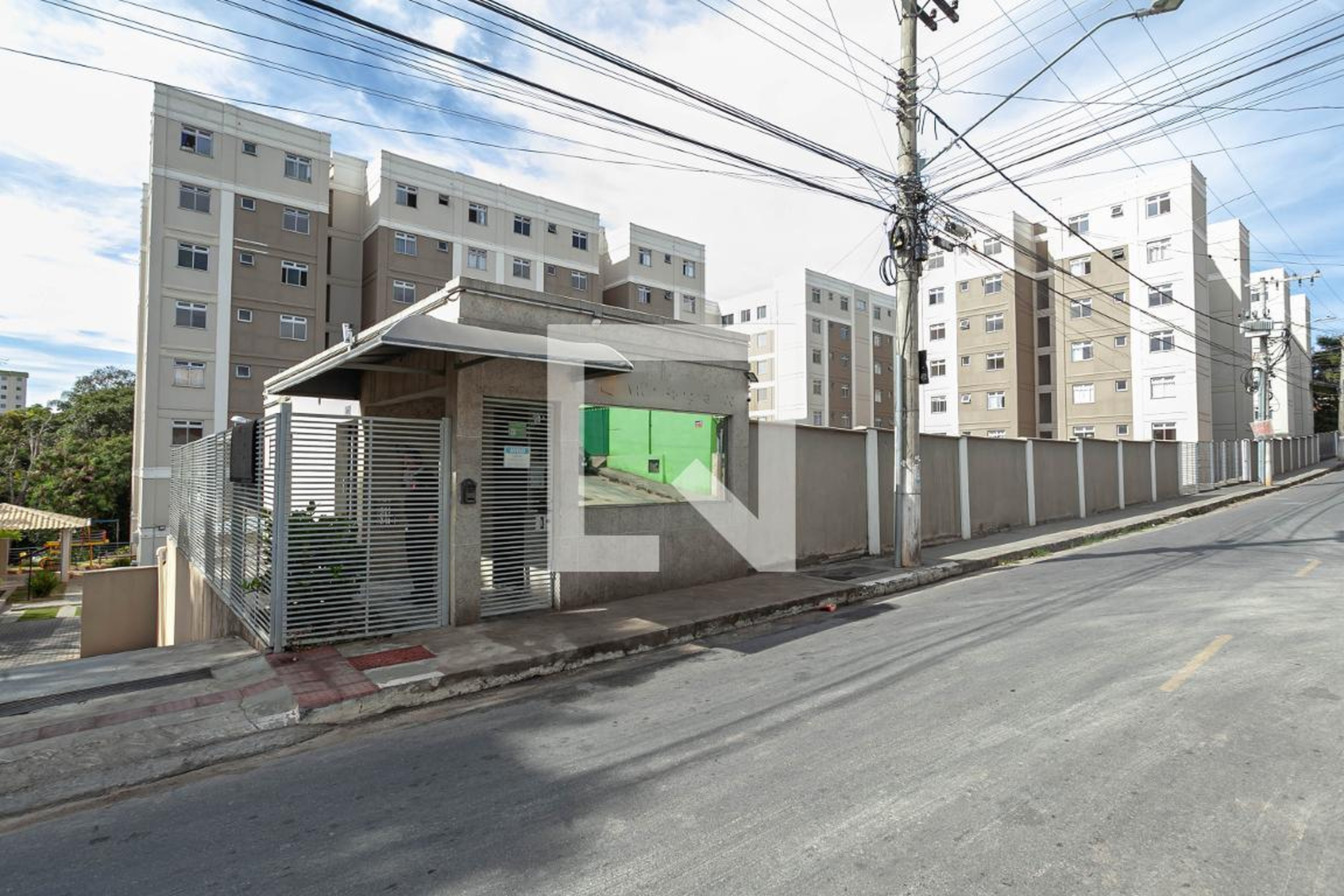 Fachada do condomínio Condomínio Ville Hungria