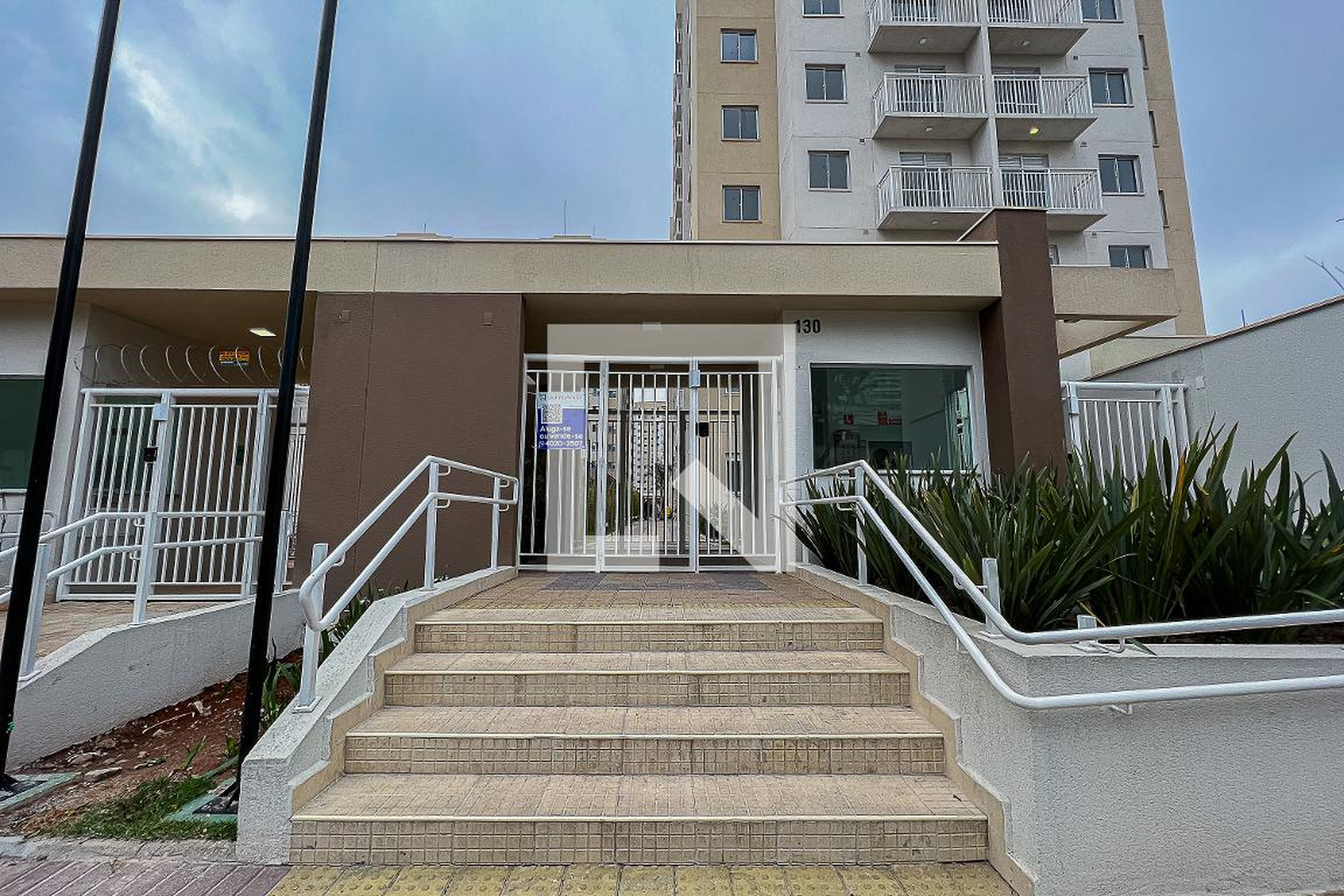 Fachada Condomínio em Rua Barra do Tibagi, 130