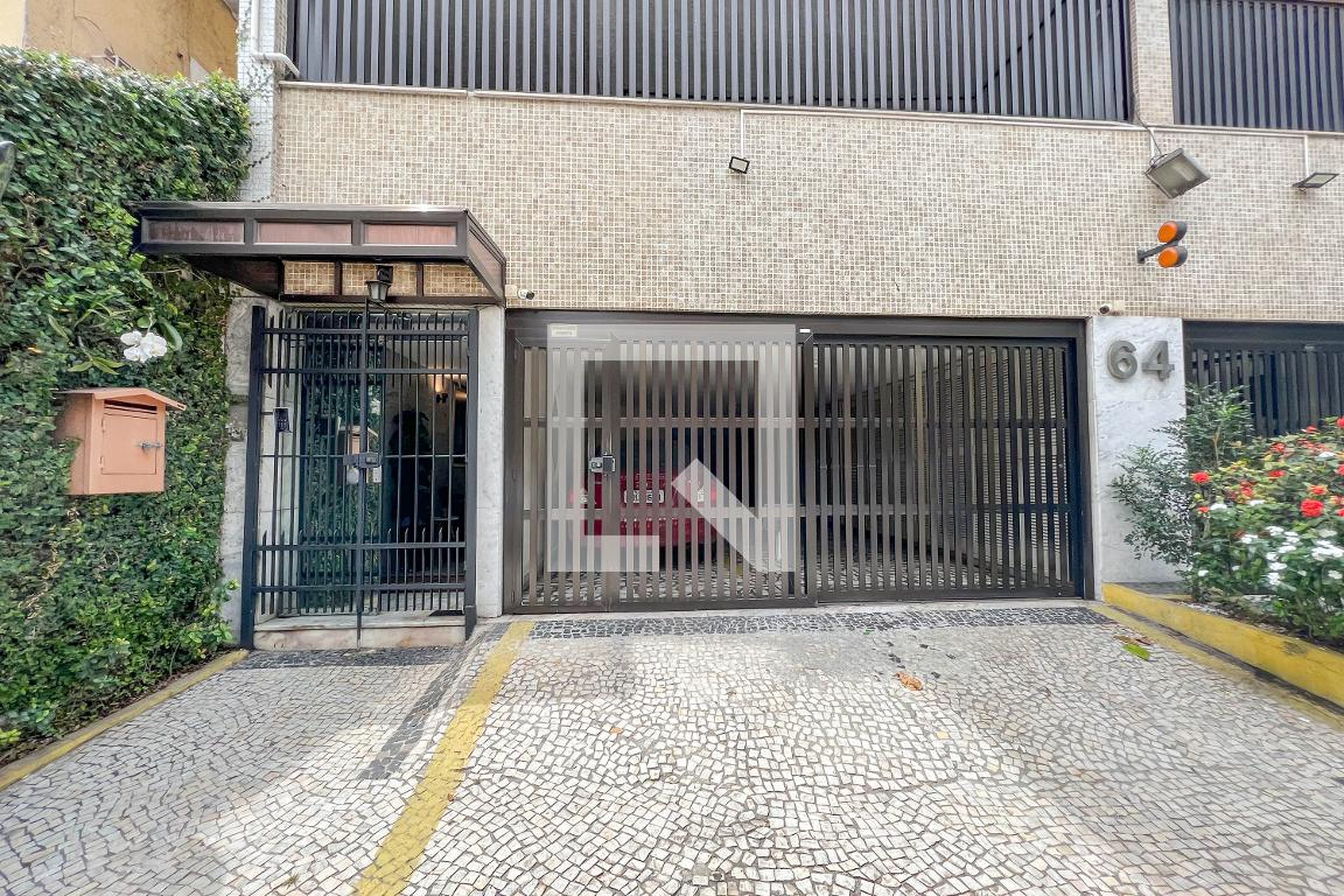 Fachada Condomínio em Rua General Góes Monteiro, 64