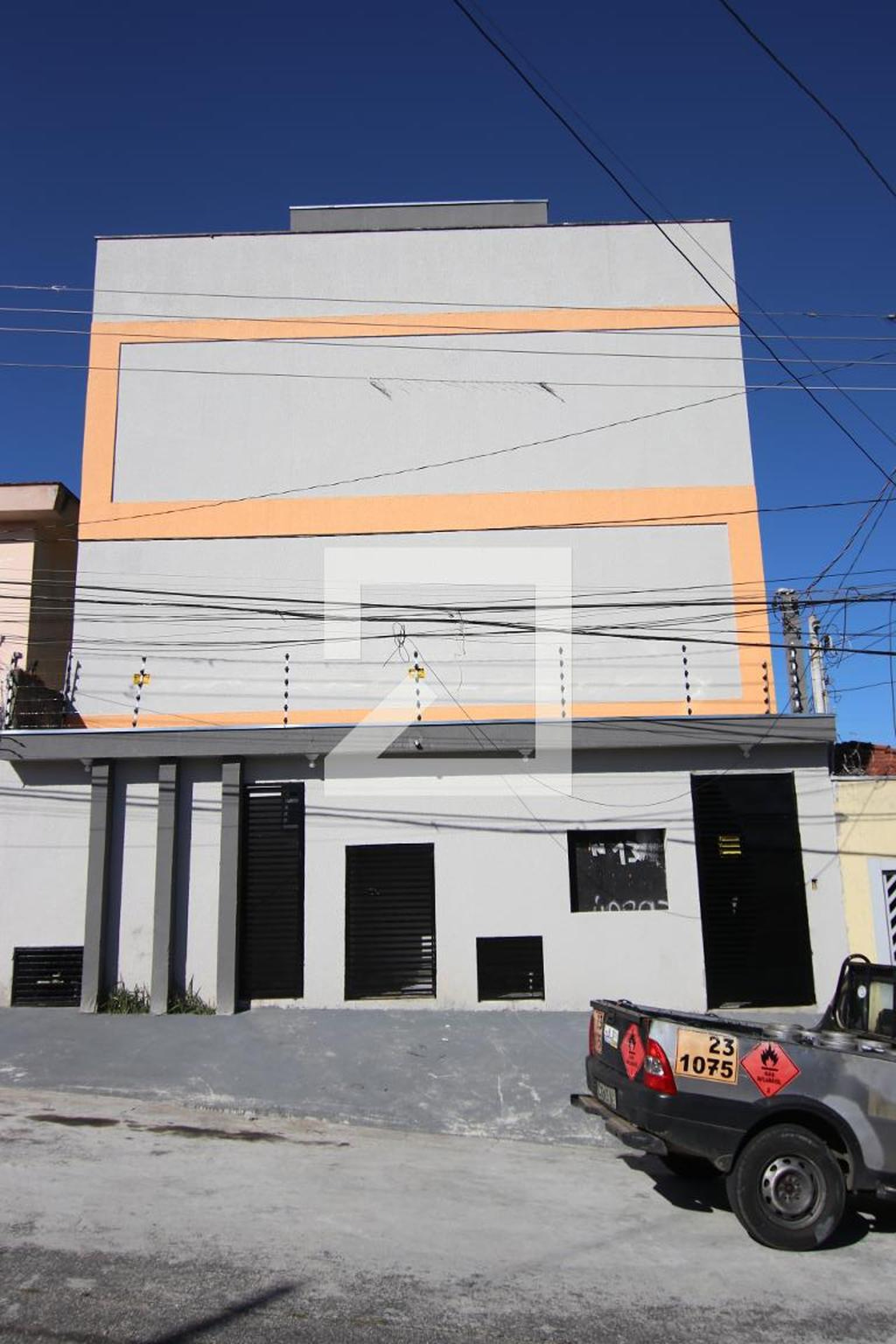 Fachada Condomínio em Rua Serra da Sentinela, 23