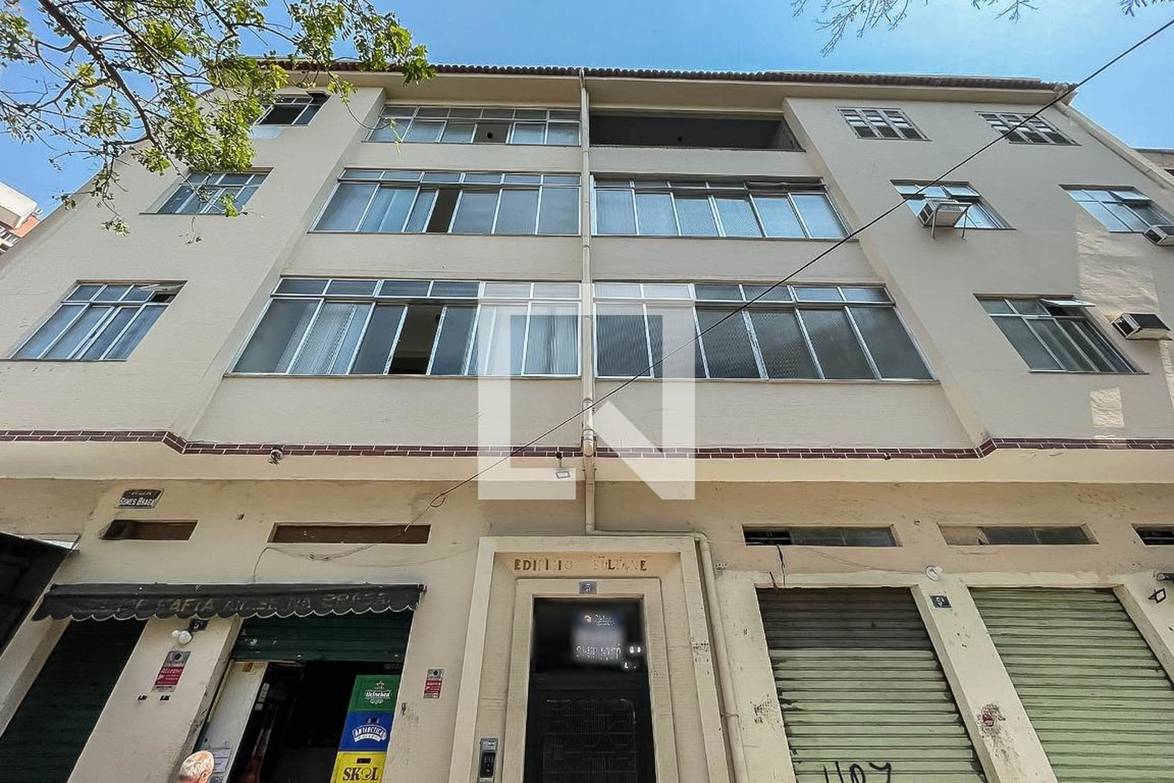 Fachada Condomínio em Rua Gomes Braga, 5