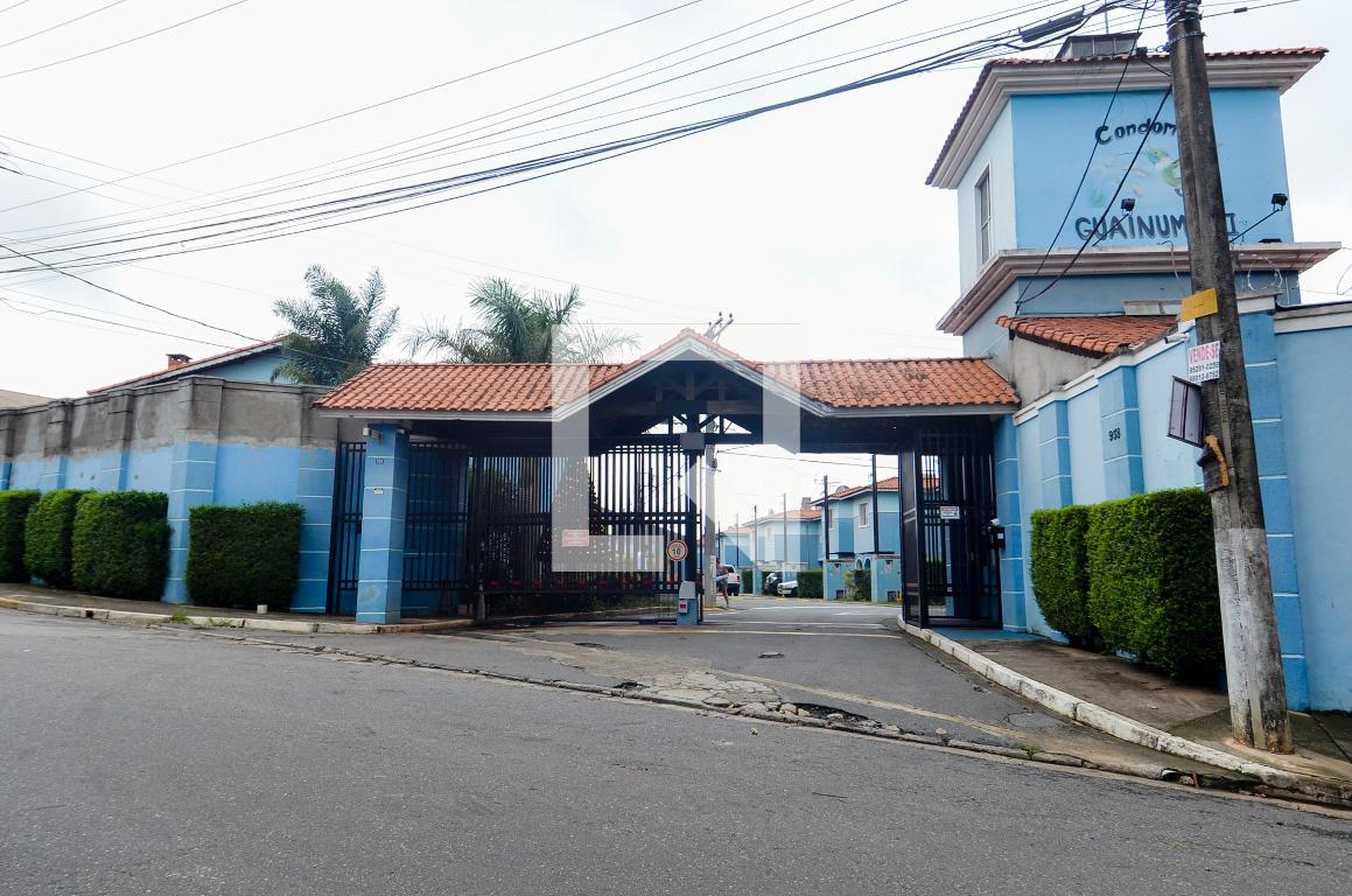 Fachada do Condomínio Condomínio Guainumbi I I