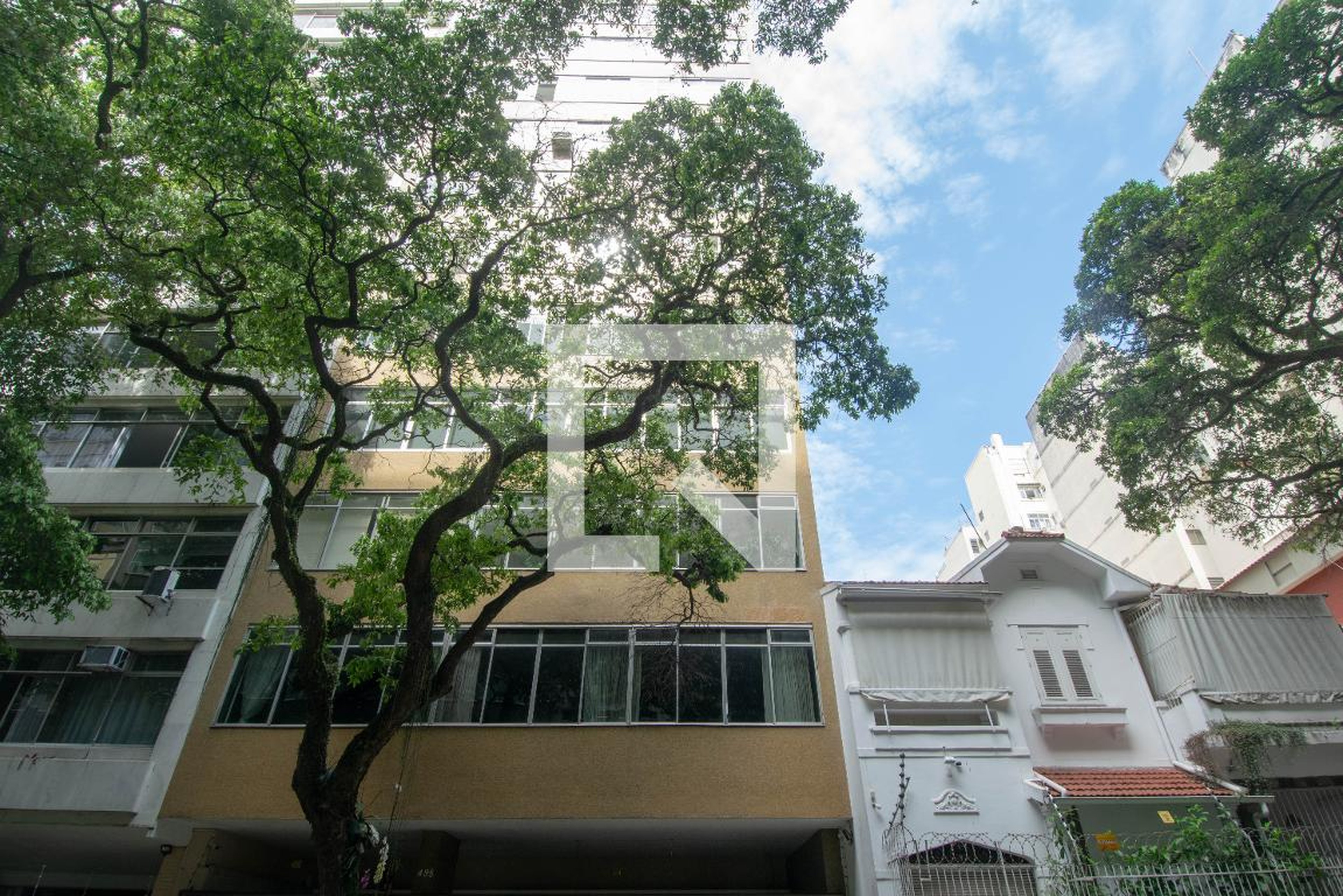 Fachada Condomínio em Rua Bulhões Carvalho, 498