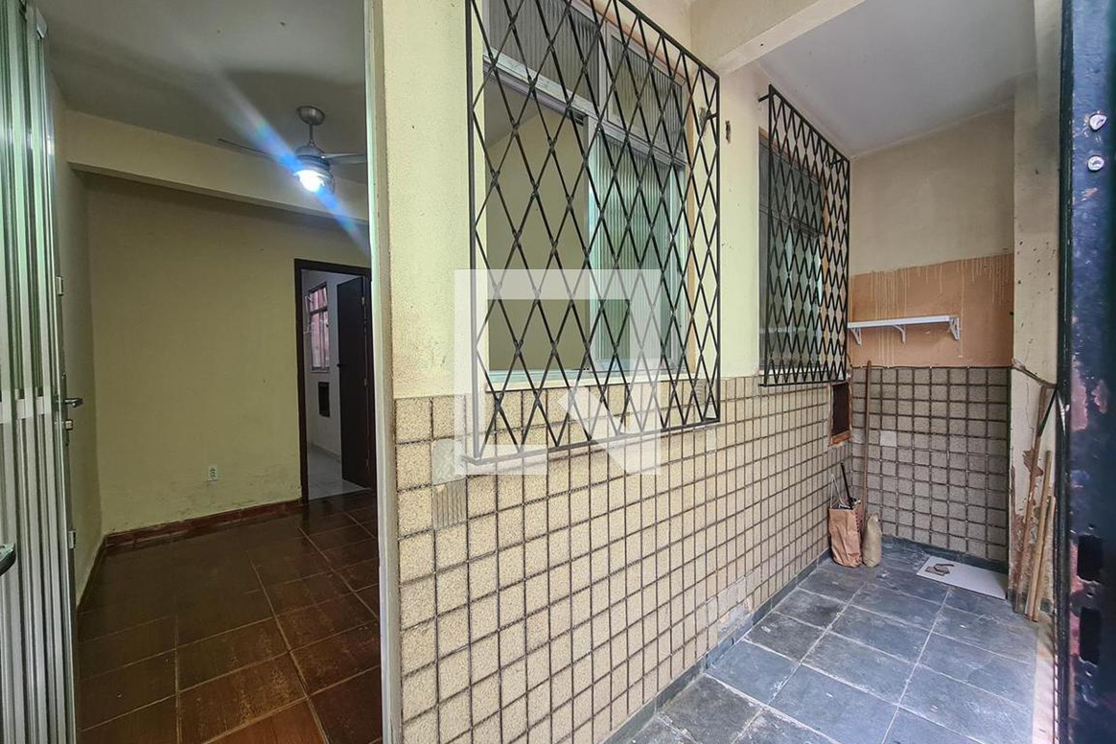 Fachada Condomínio em Rua Ada, 241