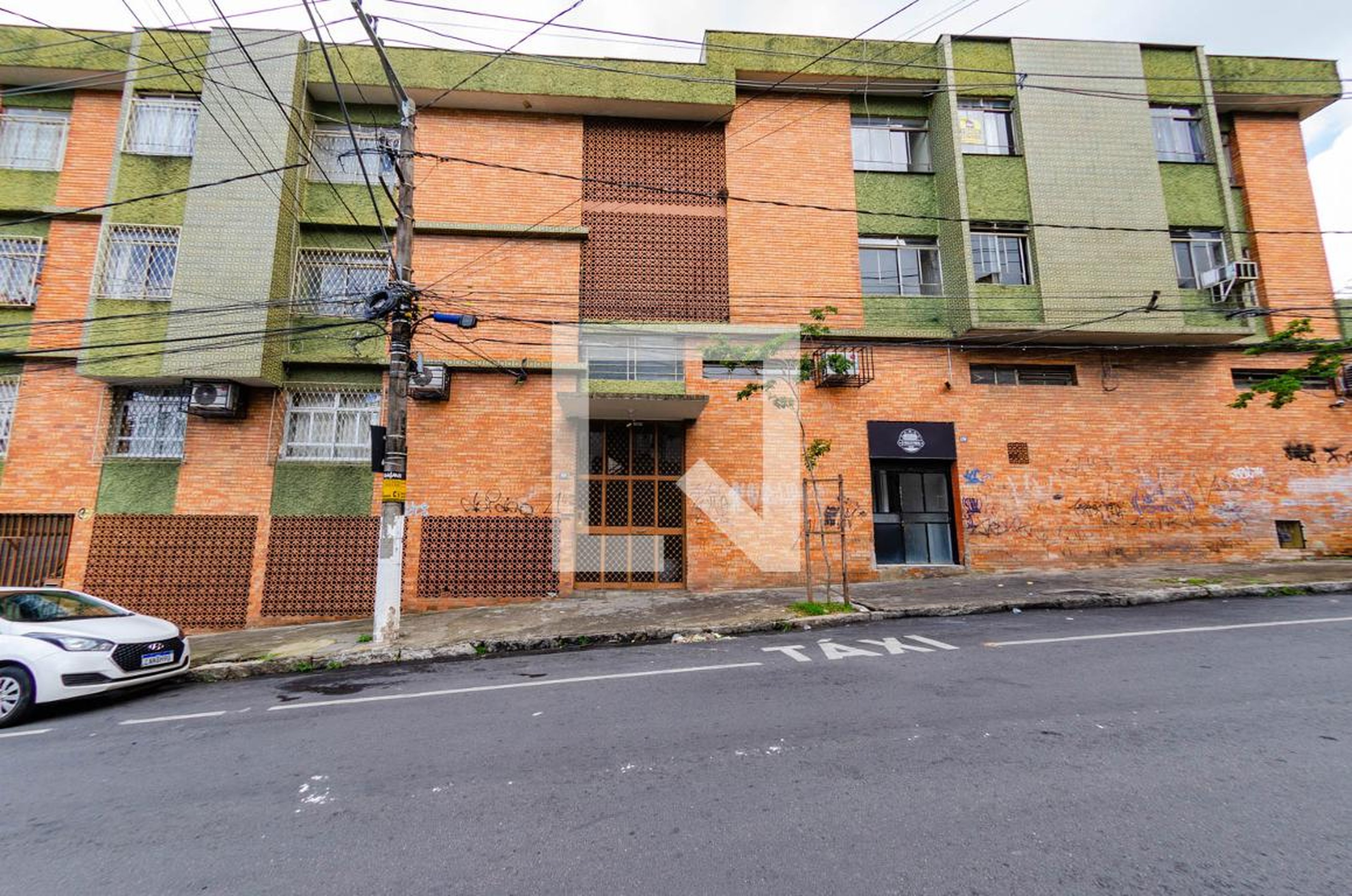 Fachada Condomínio em Rua Tompson Flôres, 160