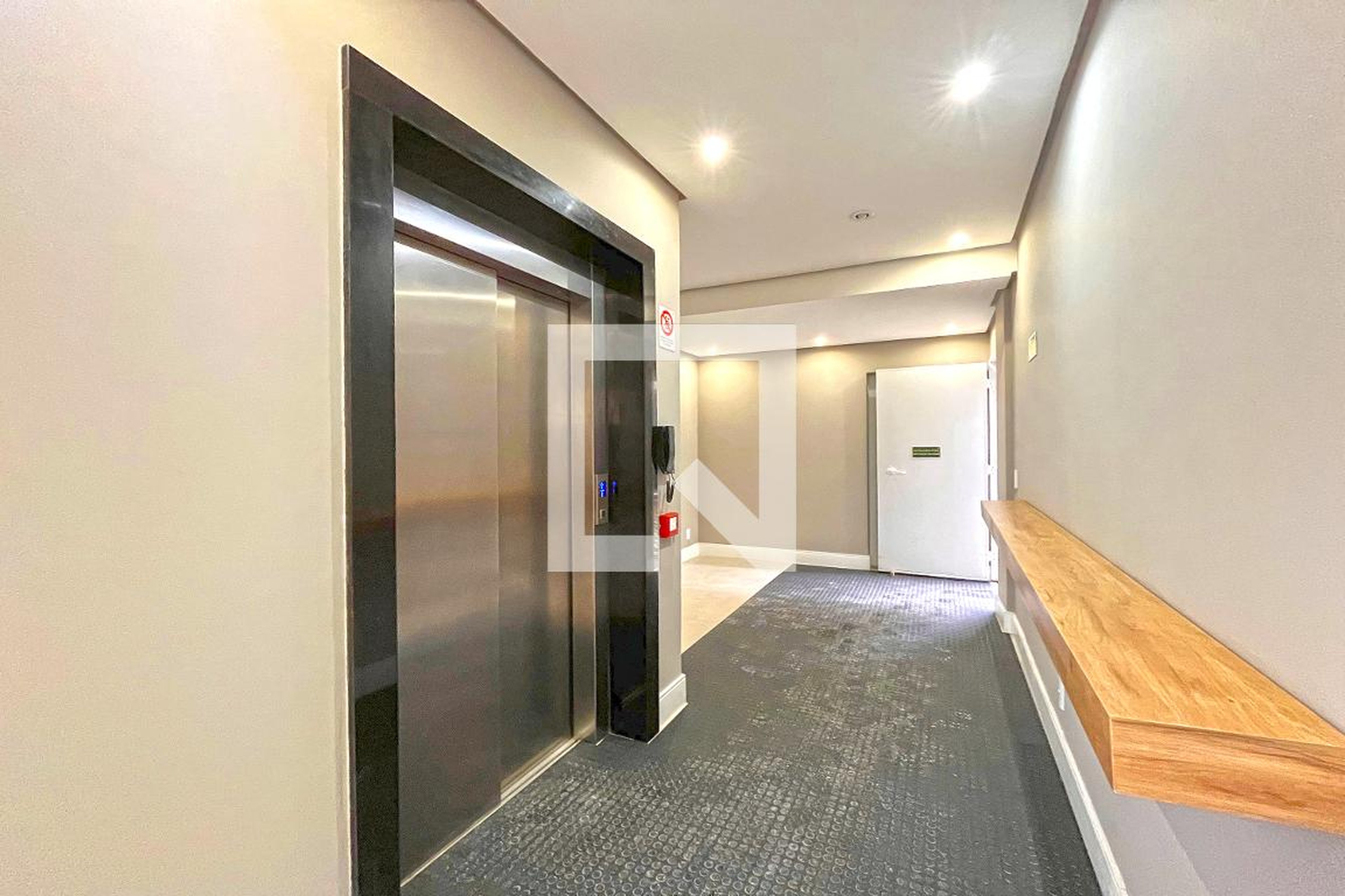 Elevador - Edifício Hari Menino Deus