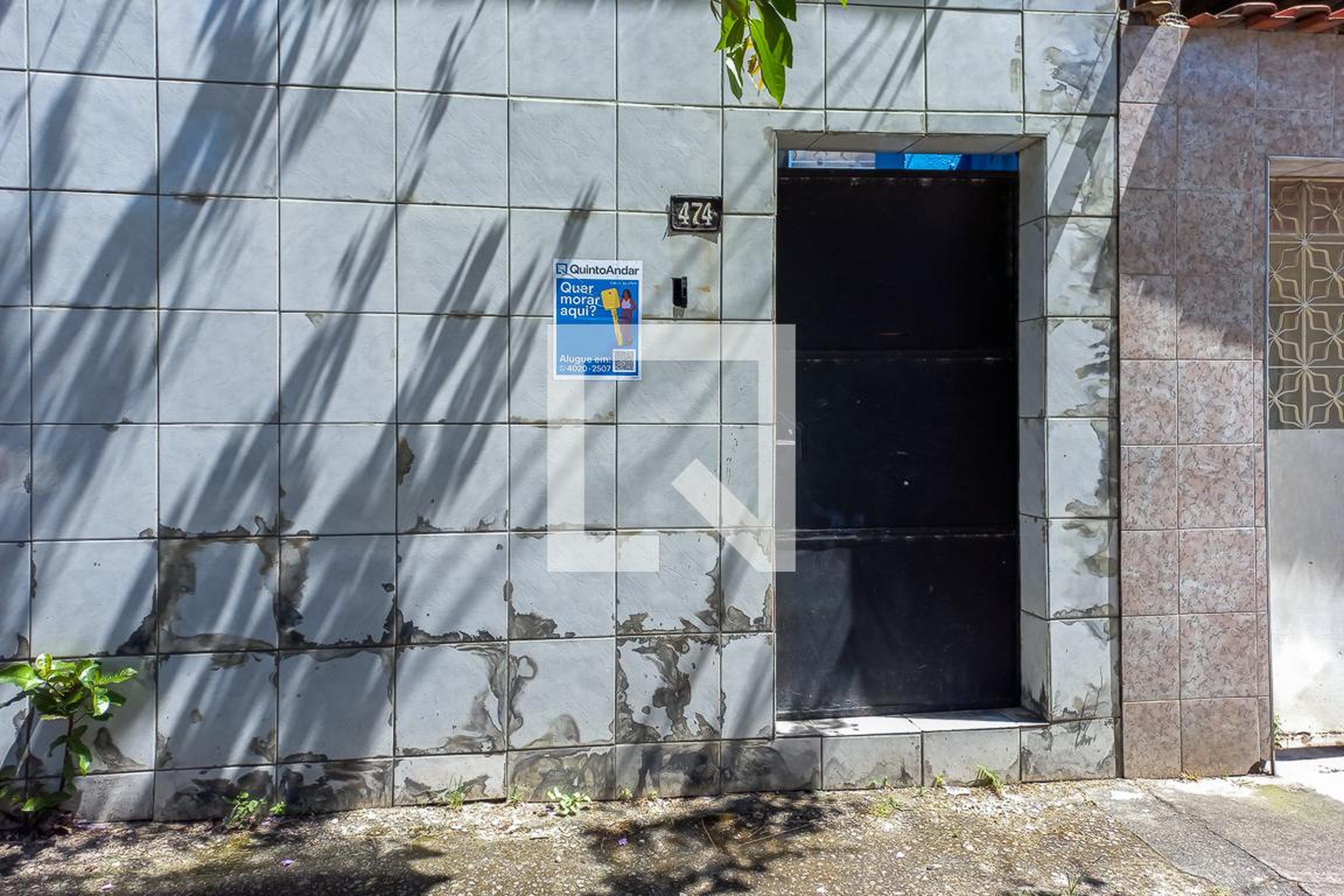 Fachada Condomínio em Rua Castro Menezes, 474