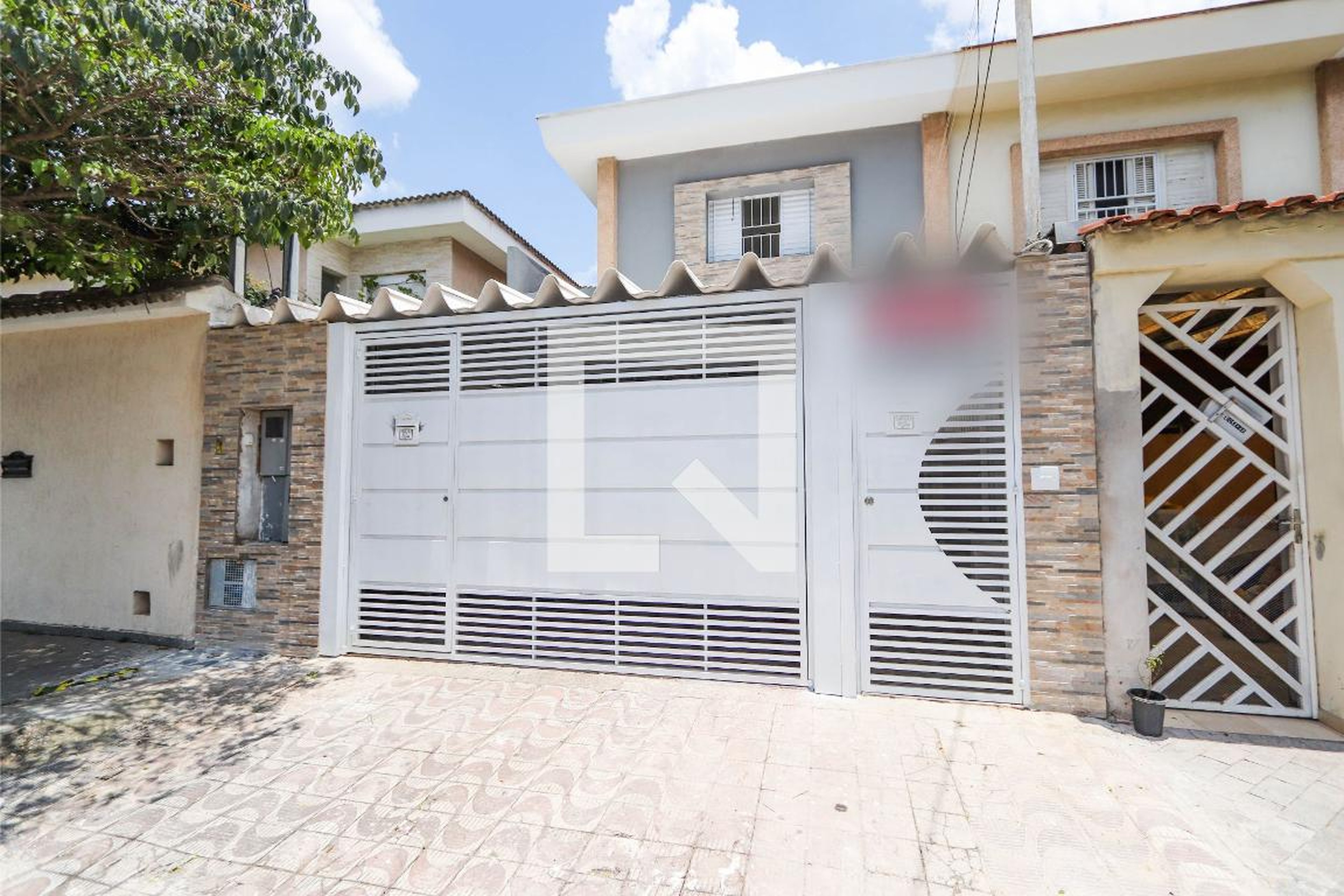 Fachada Condomínio em Rua Damásio Mascarenhas, 51