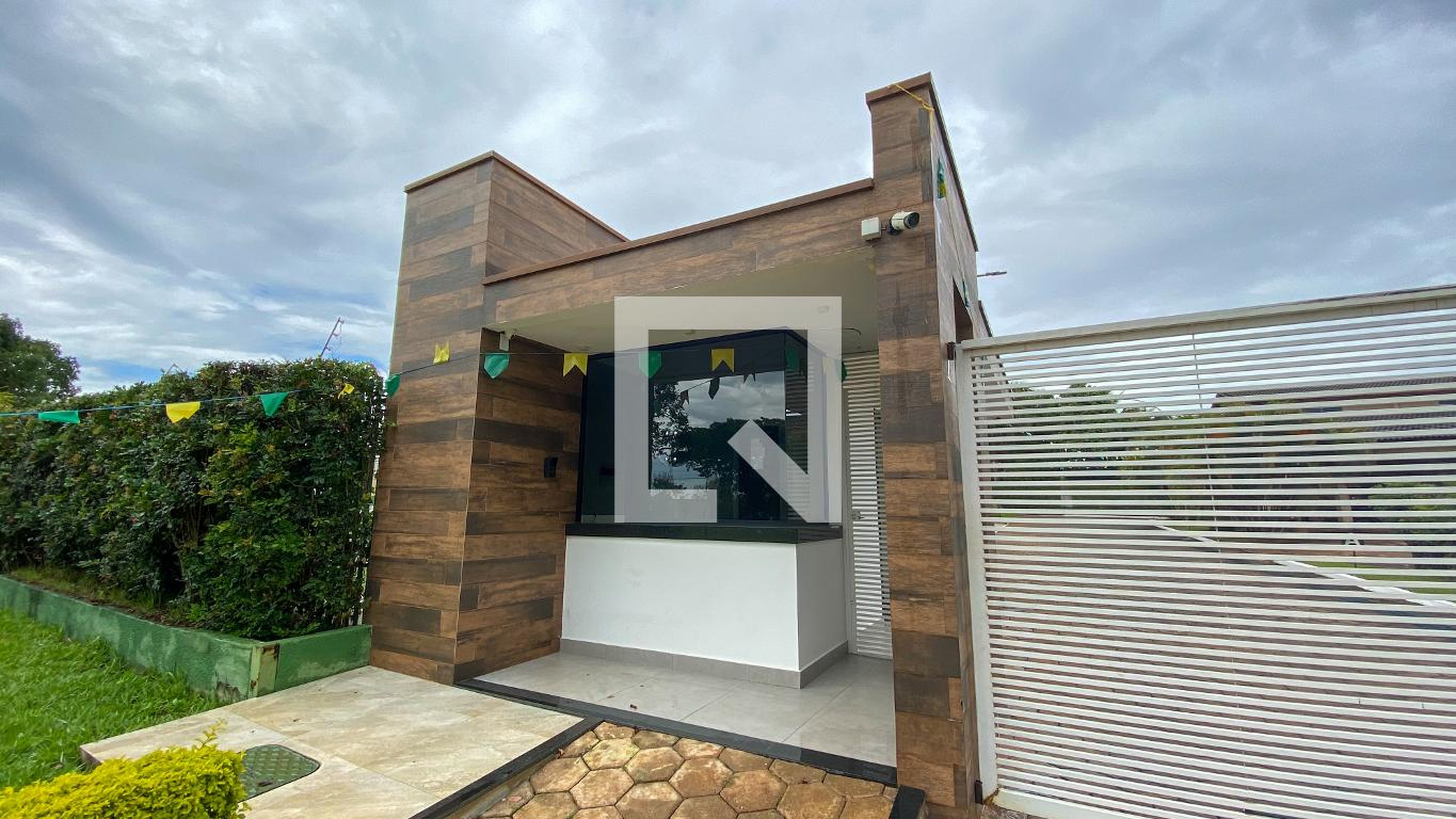 Fachada do Condomínio Condomínio em Smpw Quadra 15 Conjunto 7, 5