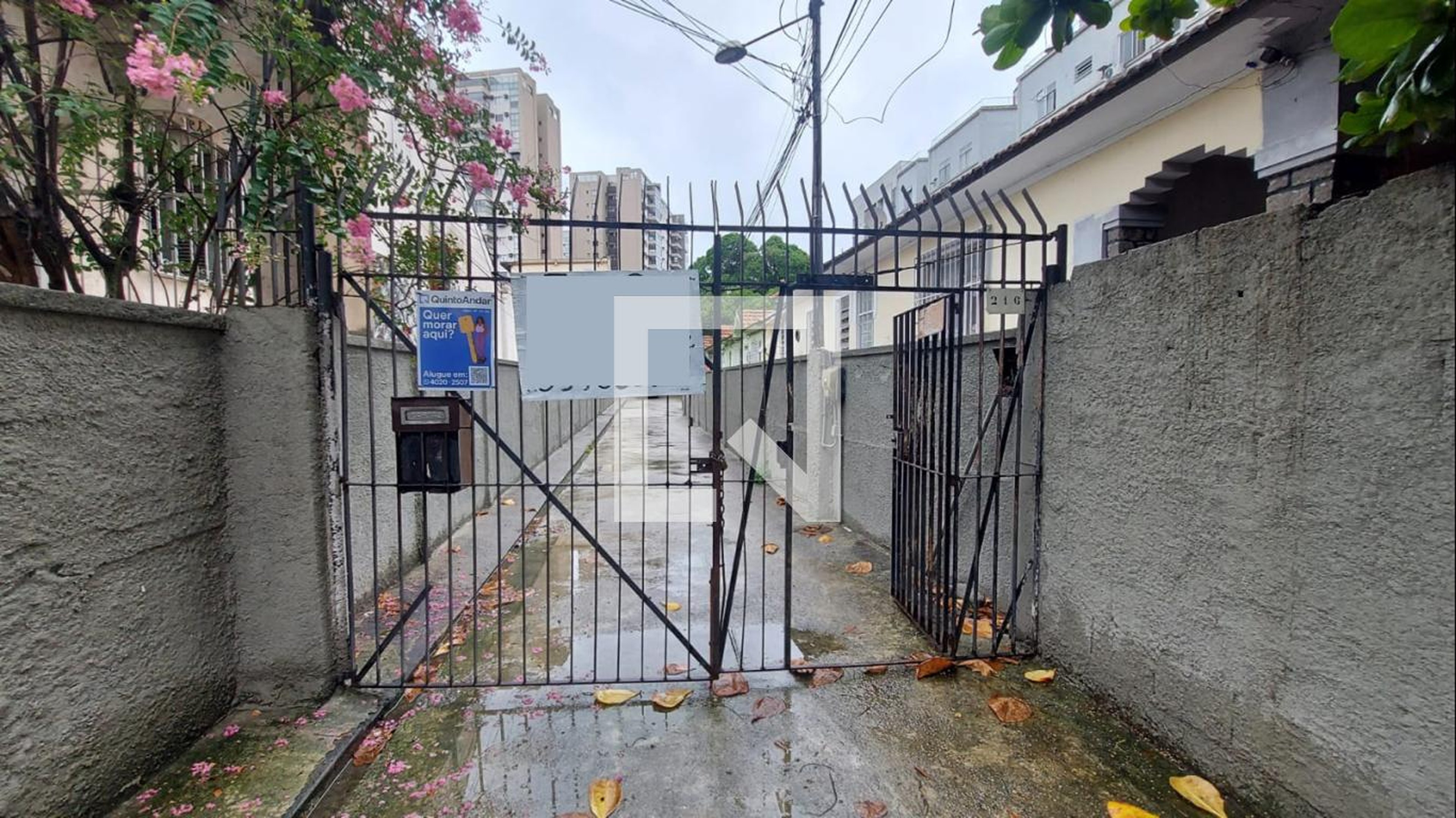 Fachada do Condomínio Condomínio em Rua Cachambi, 216