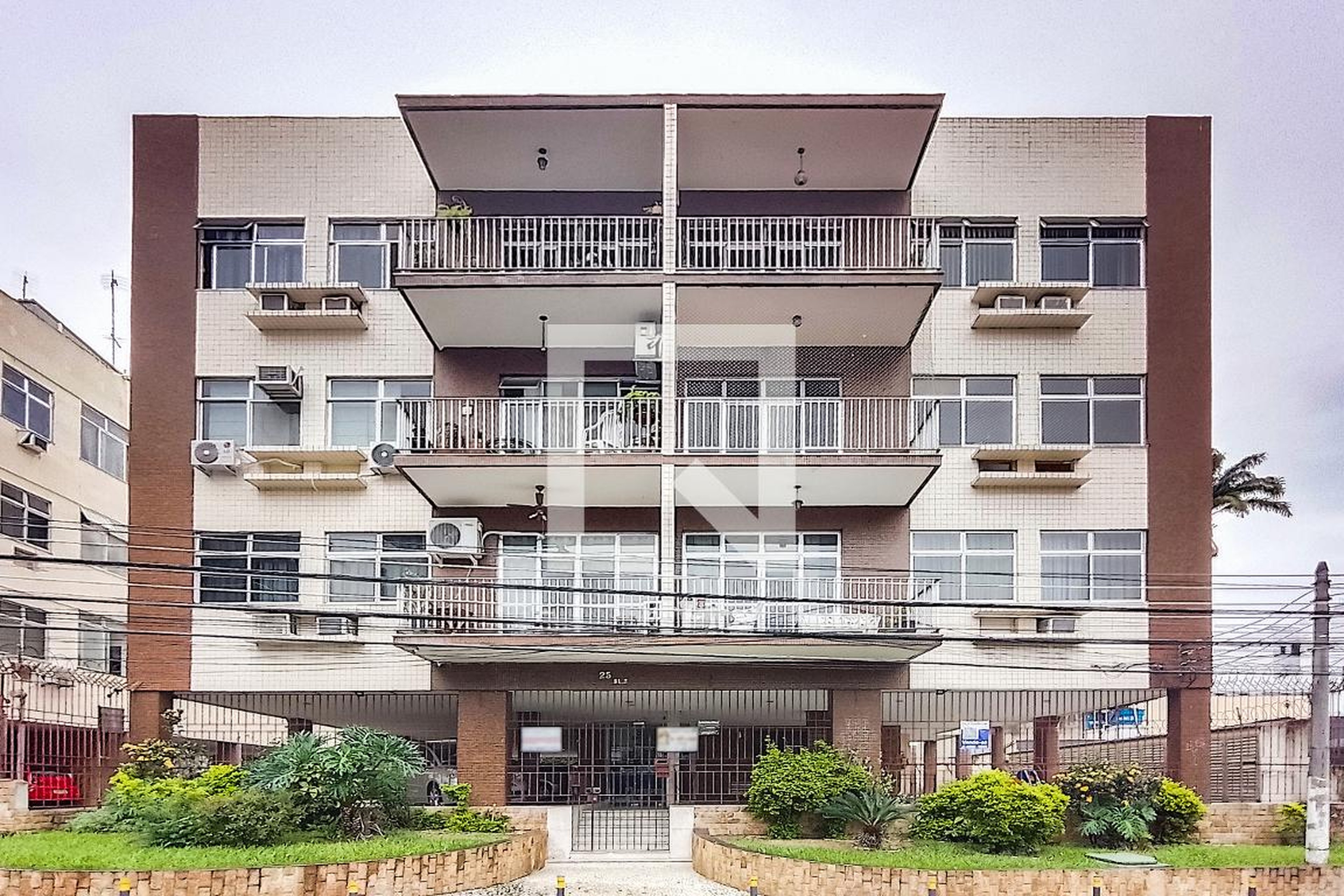 Fachada do Prédio Condomínio em Rua Colina, 25