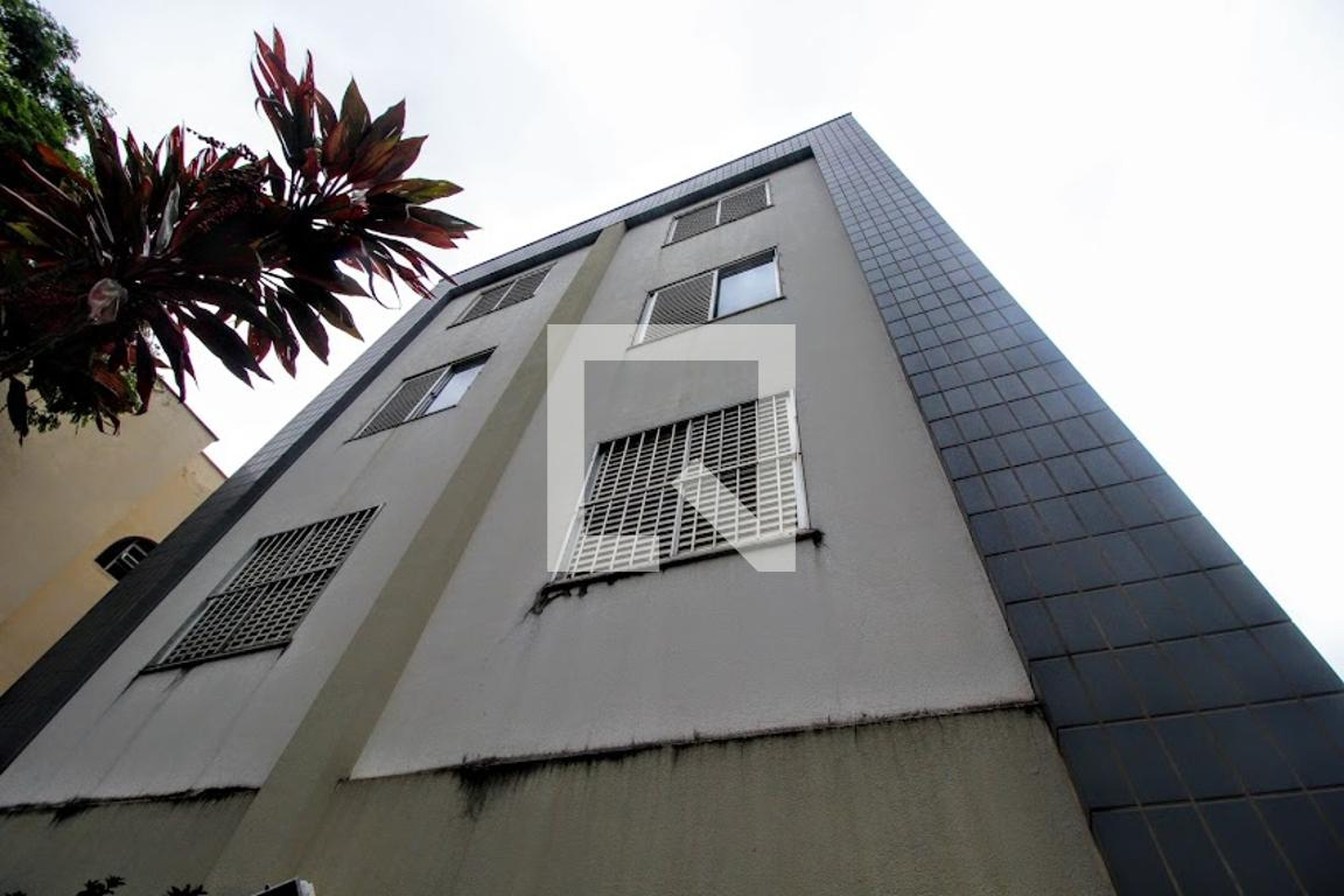 Fachada Condomínio em Rua Doutor Juvenal dos Santos, 479