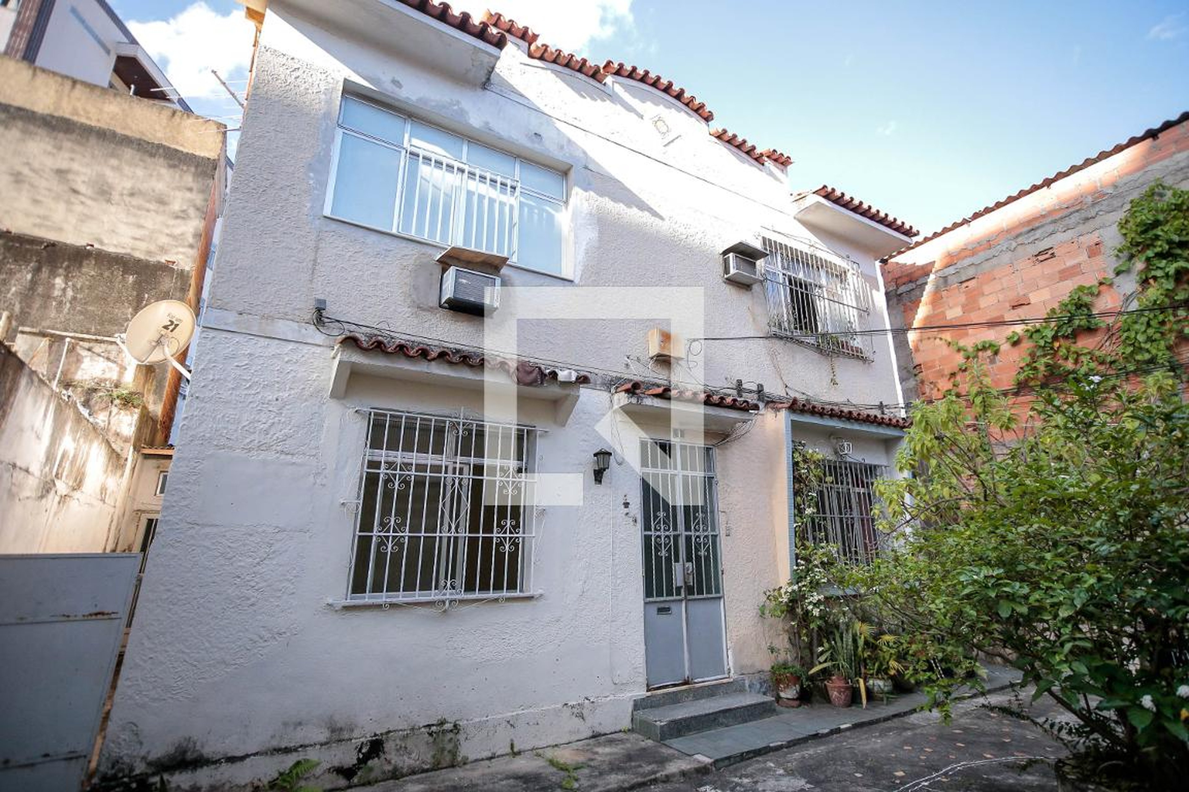 Fachada Condomínio em Rua Clarimundo de Melo, 308