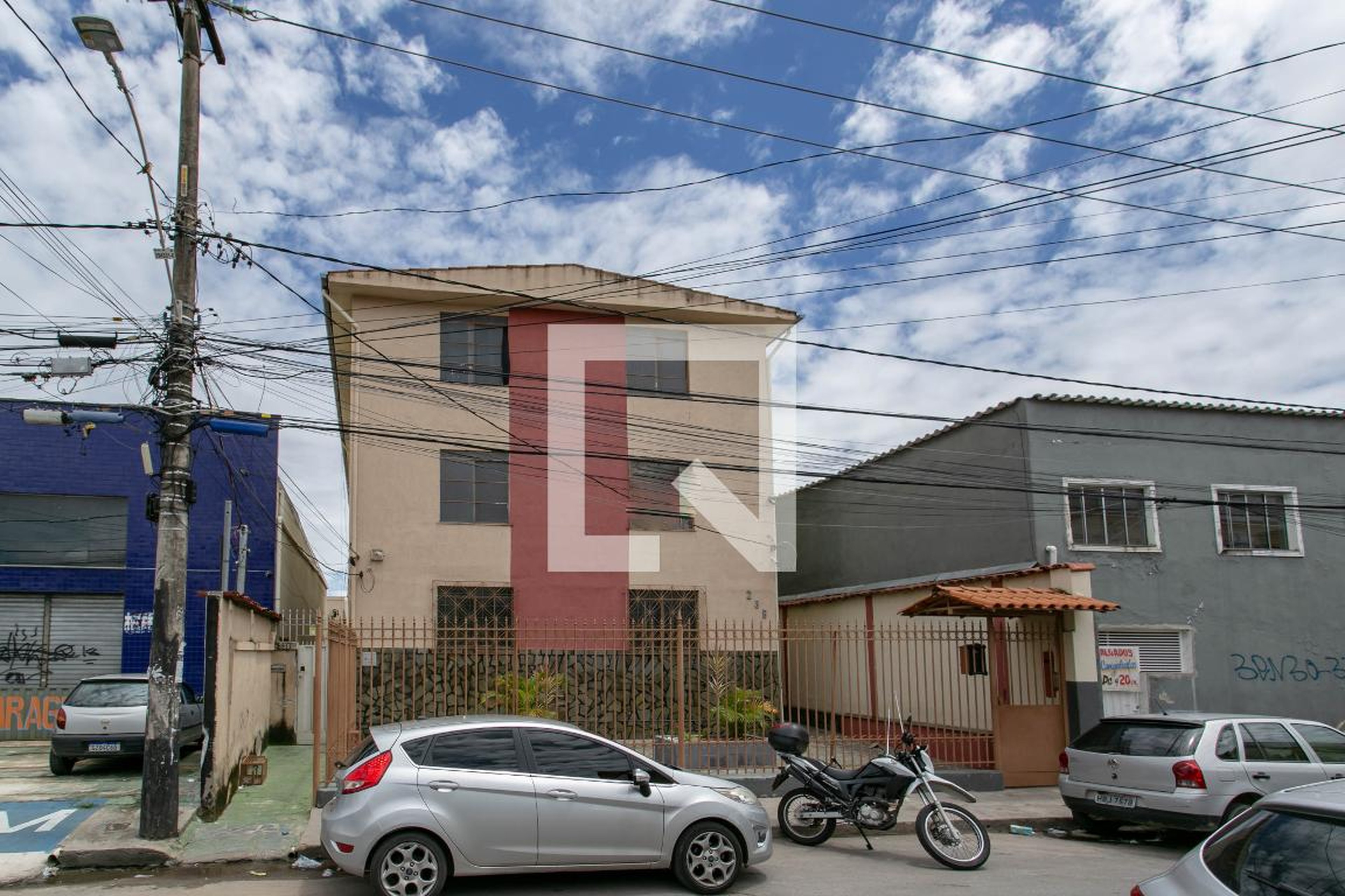 Fachada Condomínio em Rua Jardim de Alá, 238