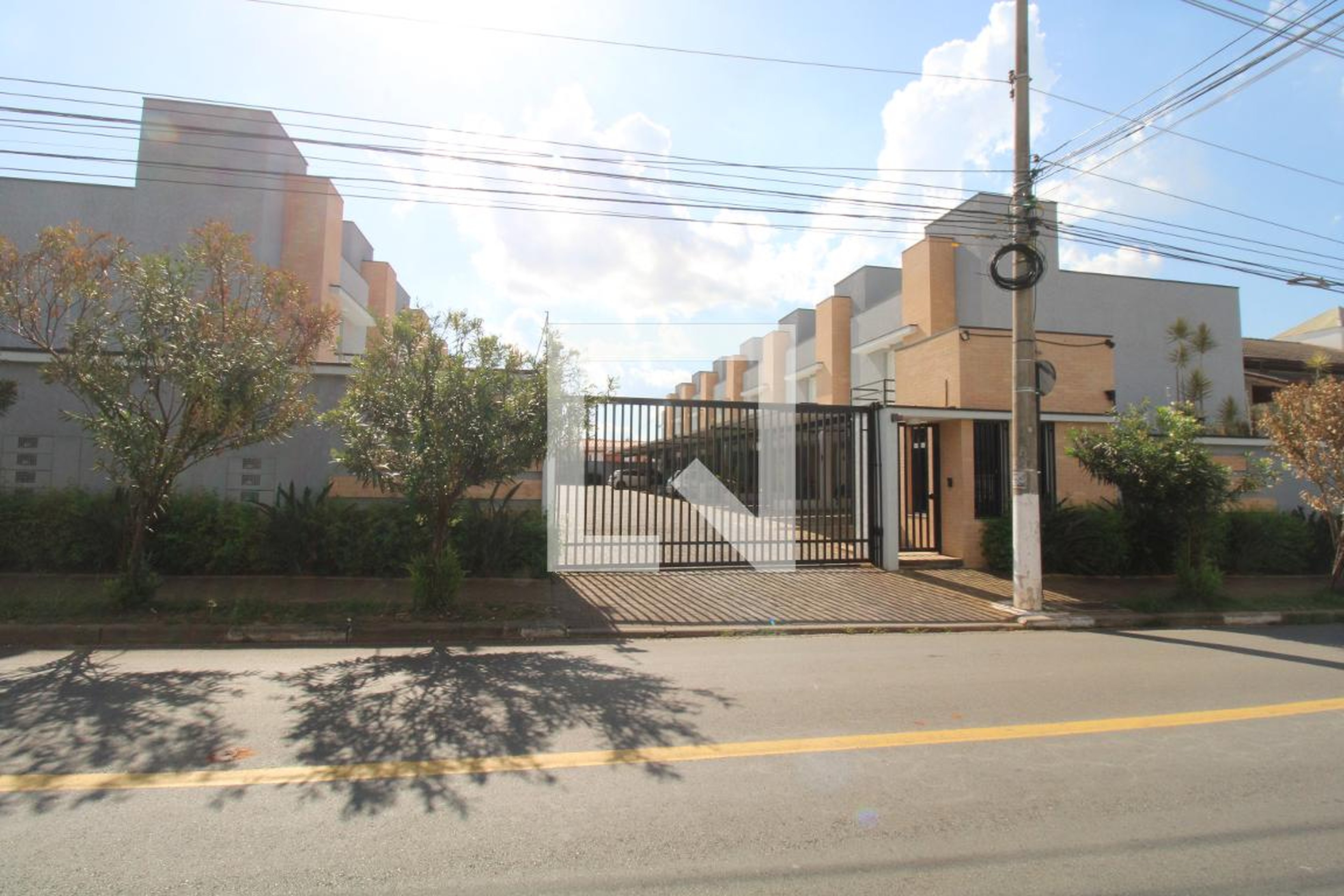 Fachada do Condomínio Residencial Caminho das Hortências 1