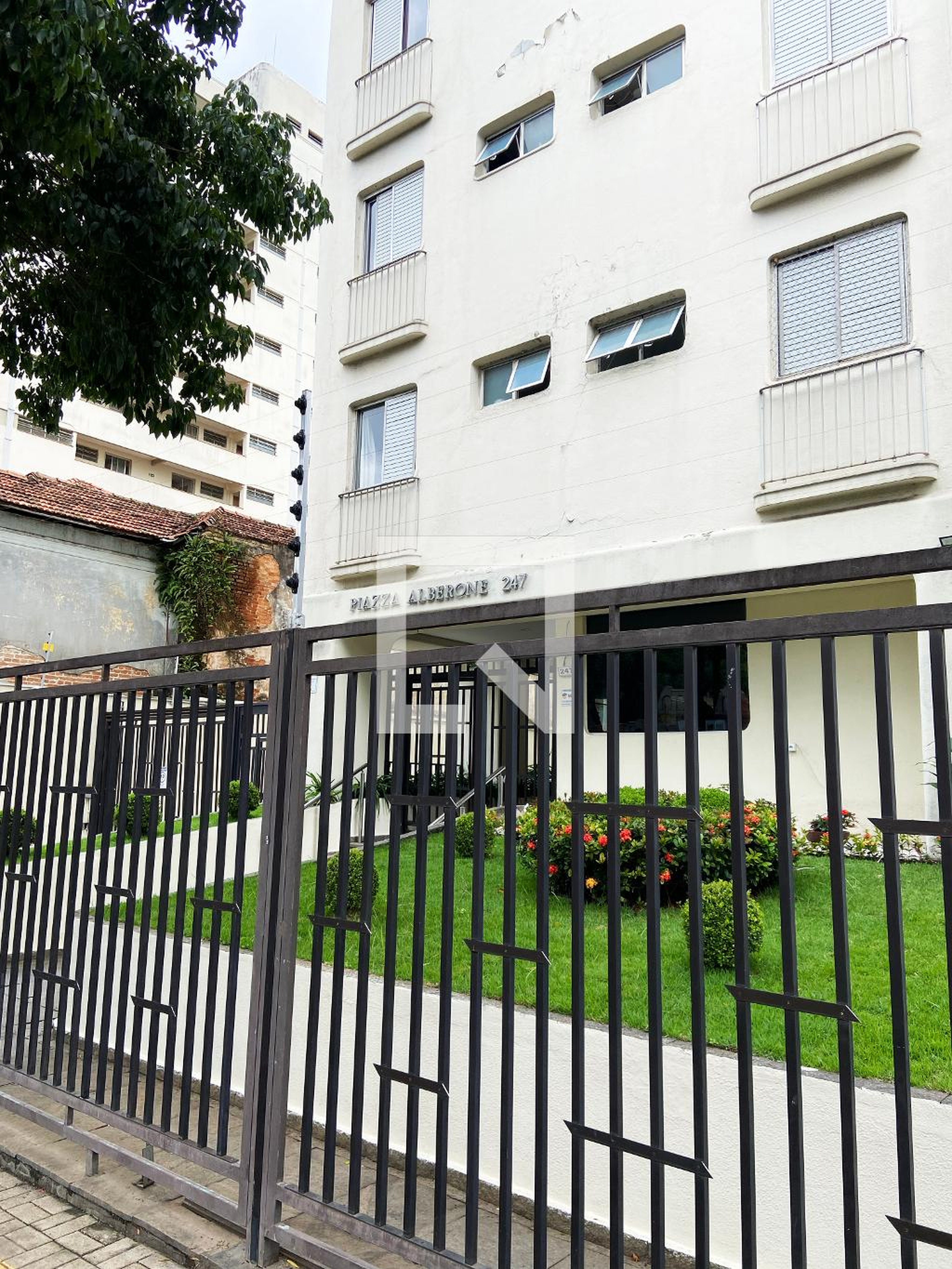 Fachada do Prédio Condomínio em Rua Caio Prado, 244