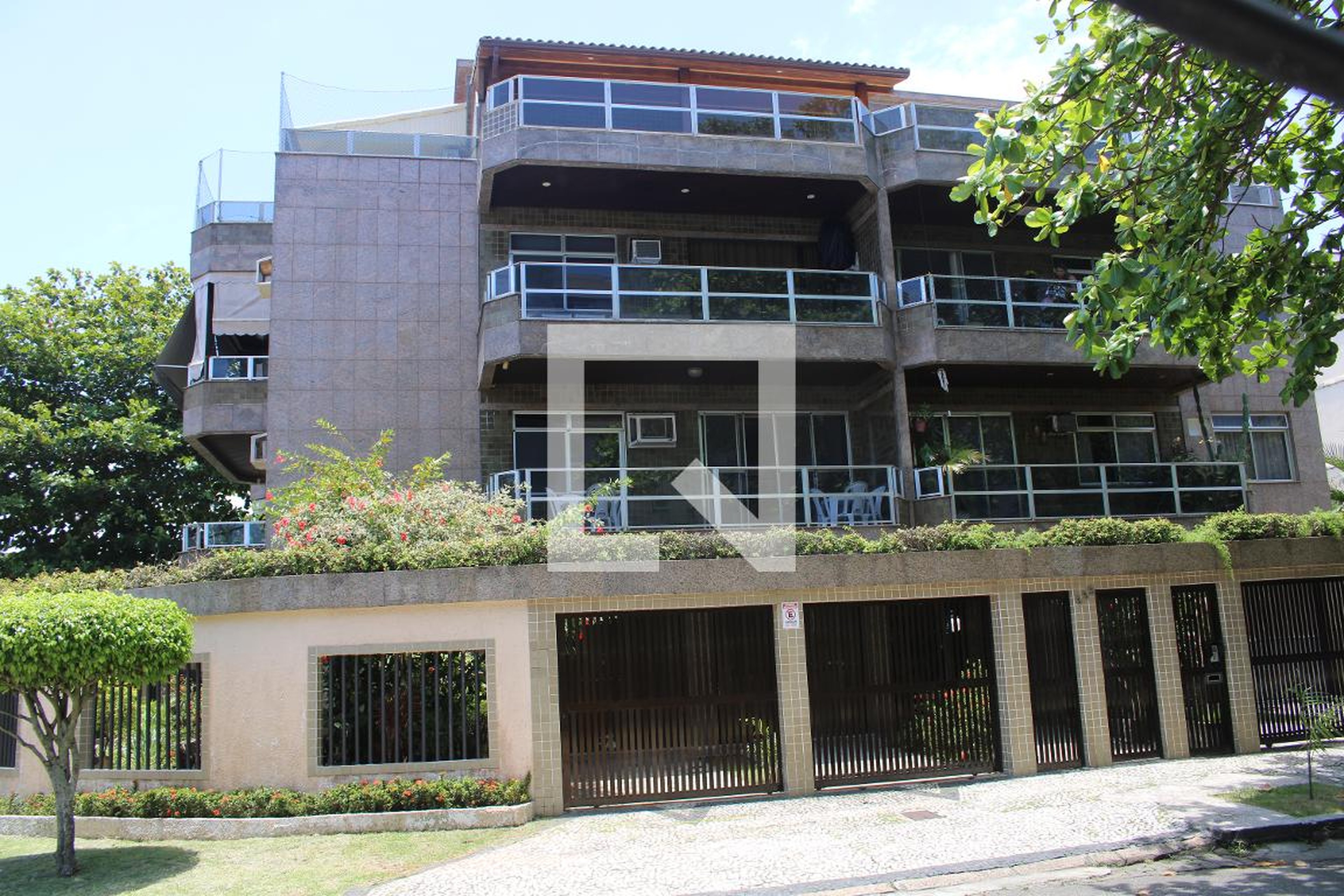 Fachada do Prédio Condomínio em Rua Presidente Nereu Ramos, 885