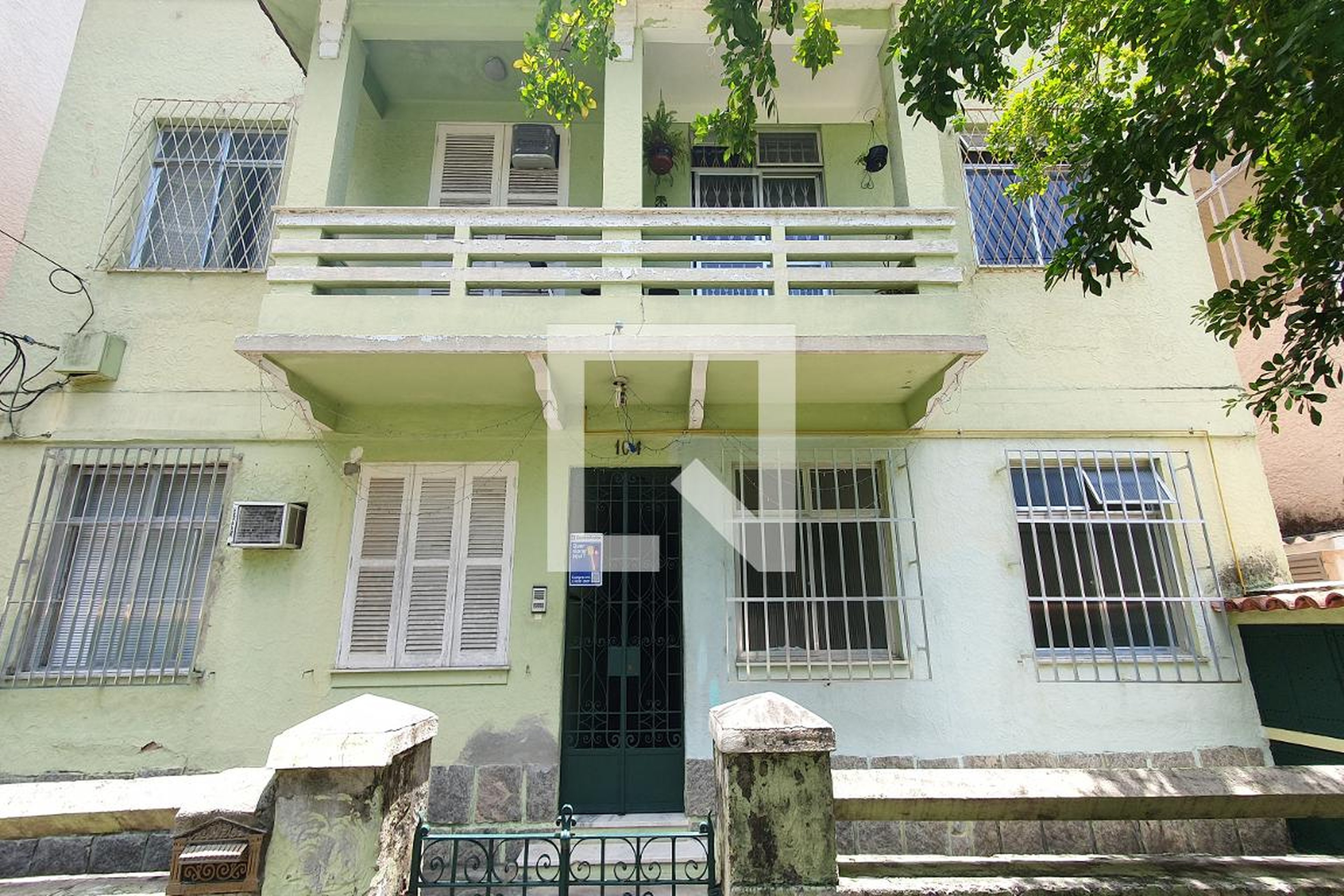 Fachada Condomínio em Rua Raja Gabaglia, 104