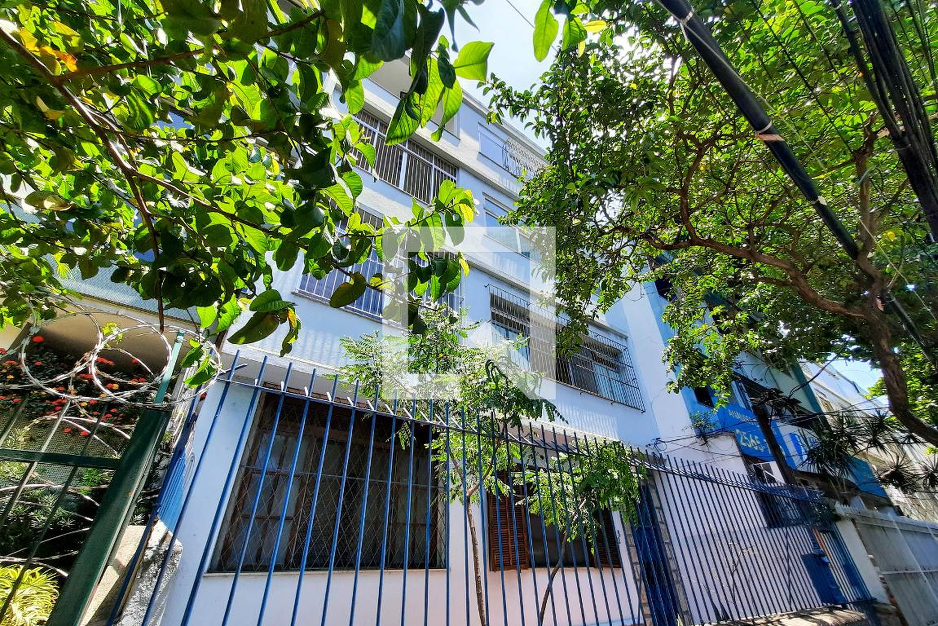 Fachada Condomínio em Rua Teodoro da Silva, 328