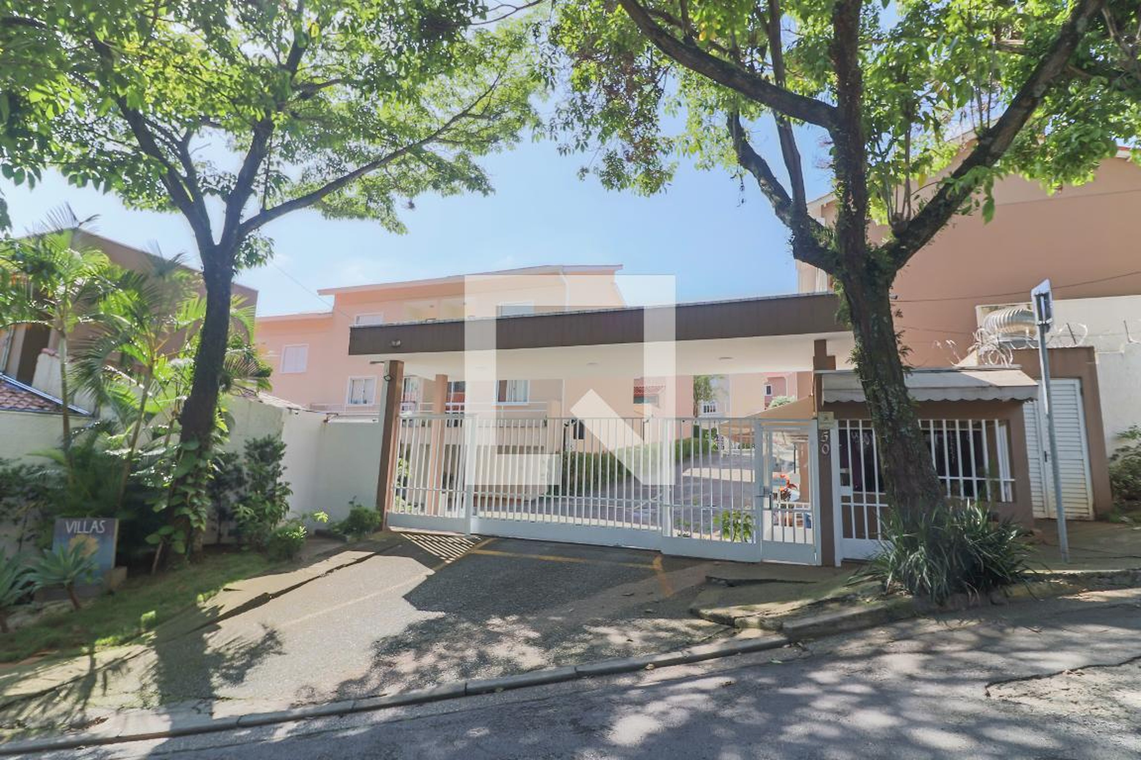 Fachada do Condomínio Condomínio em Rua Vitorino Alves Moitinho, Condomínio 50