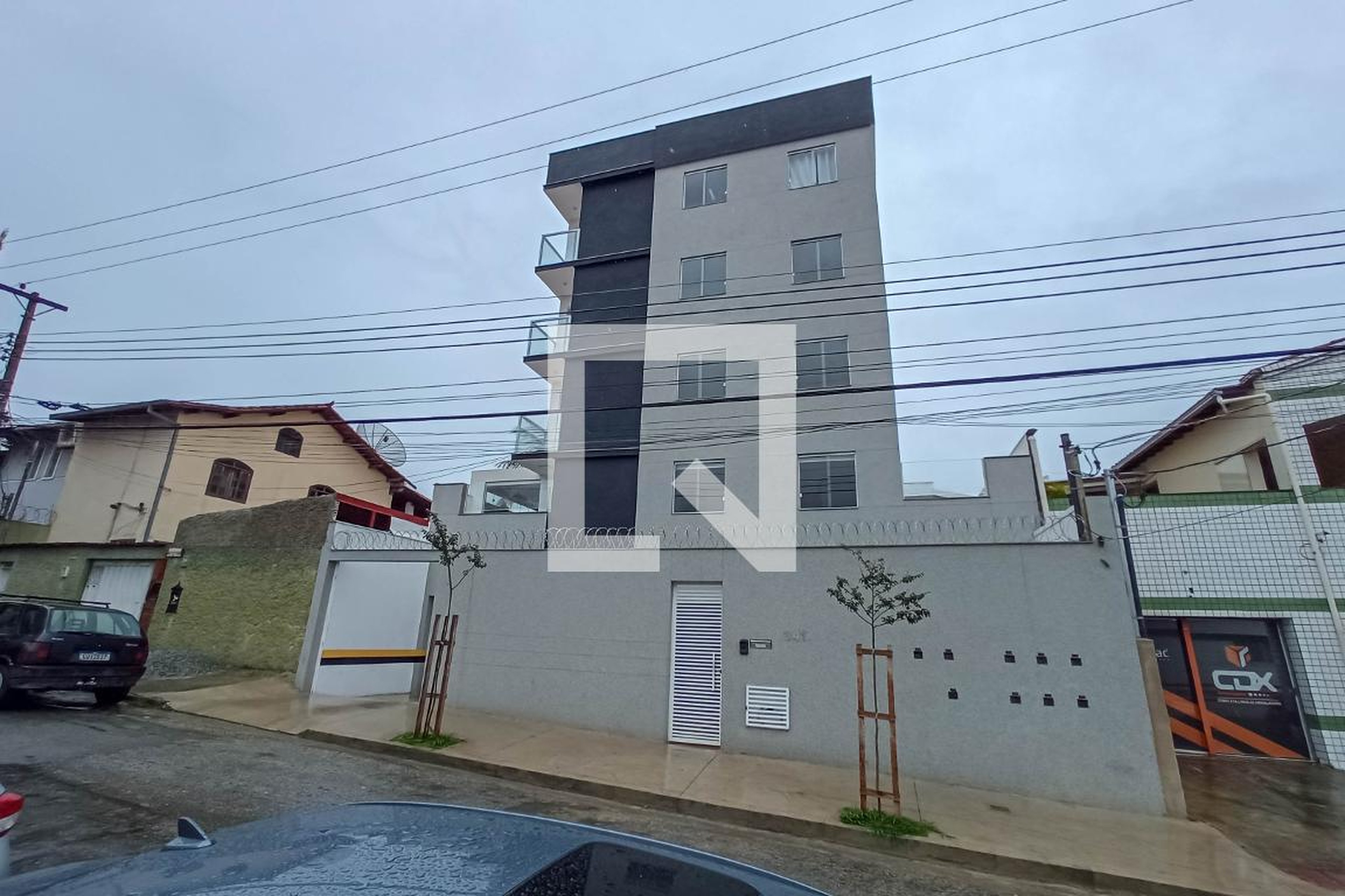 Fachada Condomínio em Rua Maria Ferreira da Silva, 341
