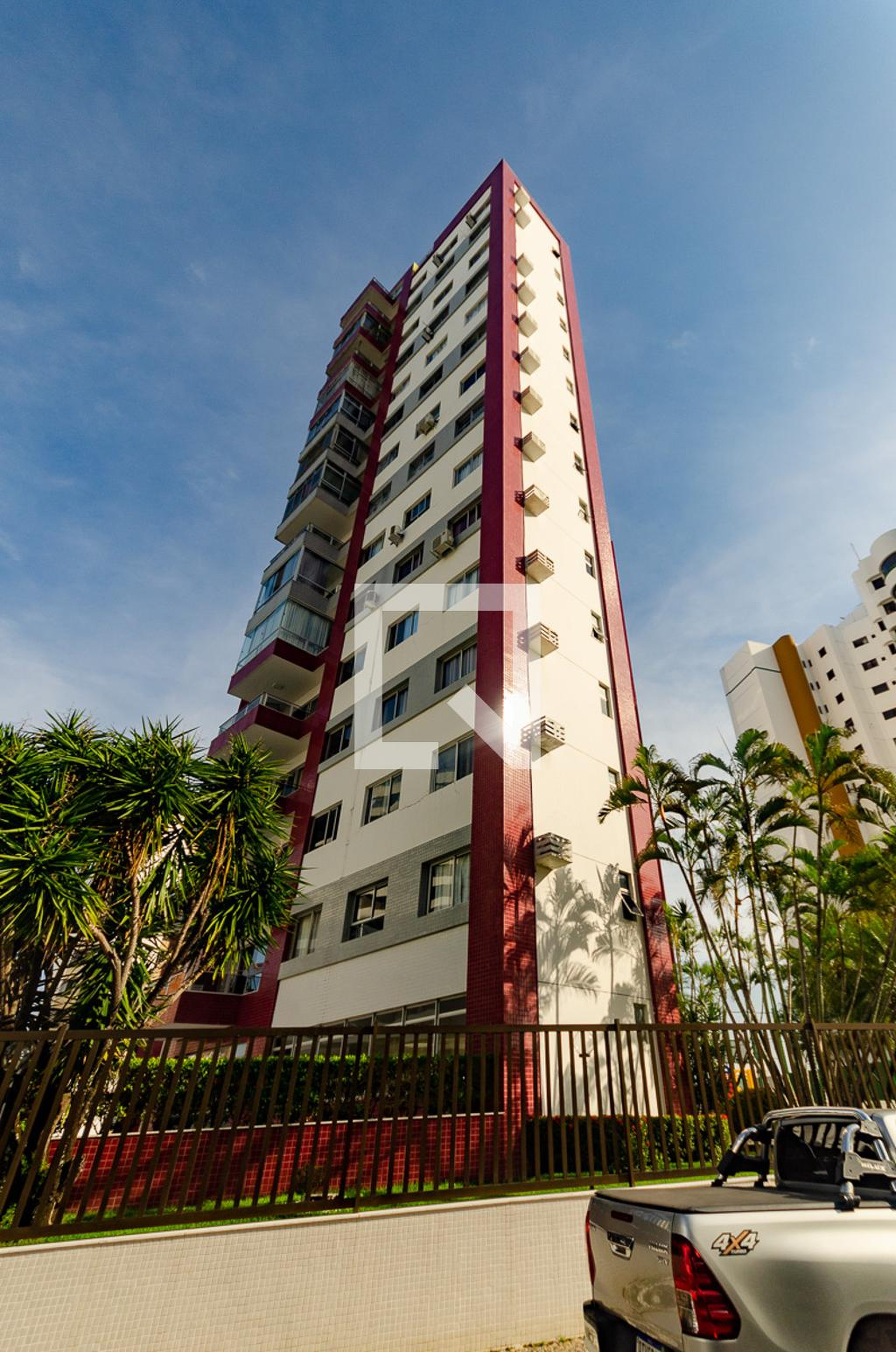 Fachada do Condomínio Edifício Maria Graziela