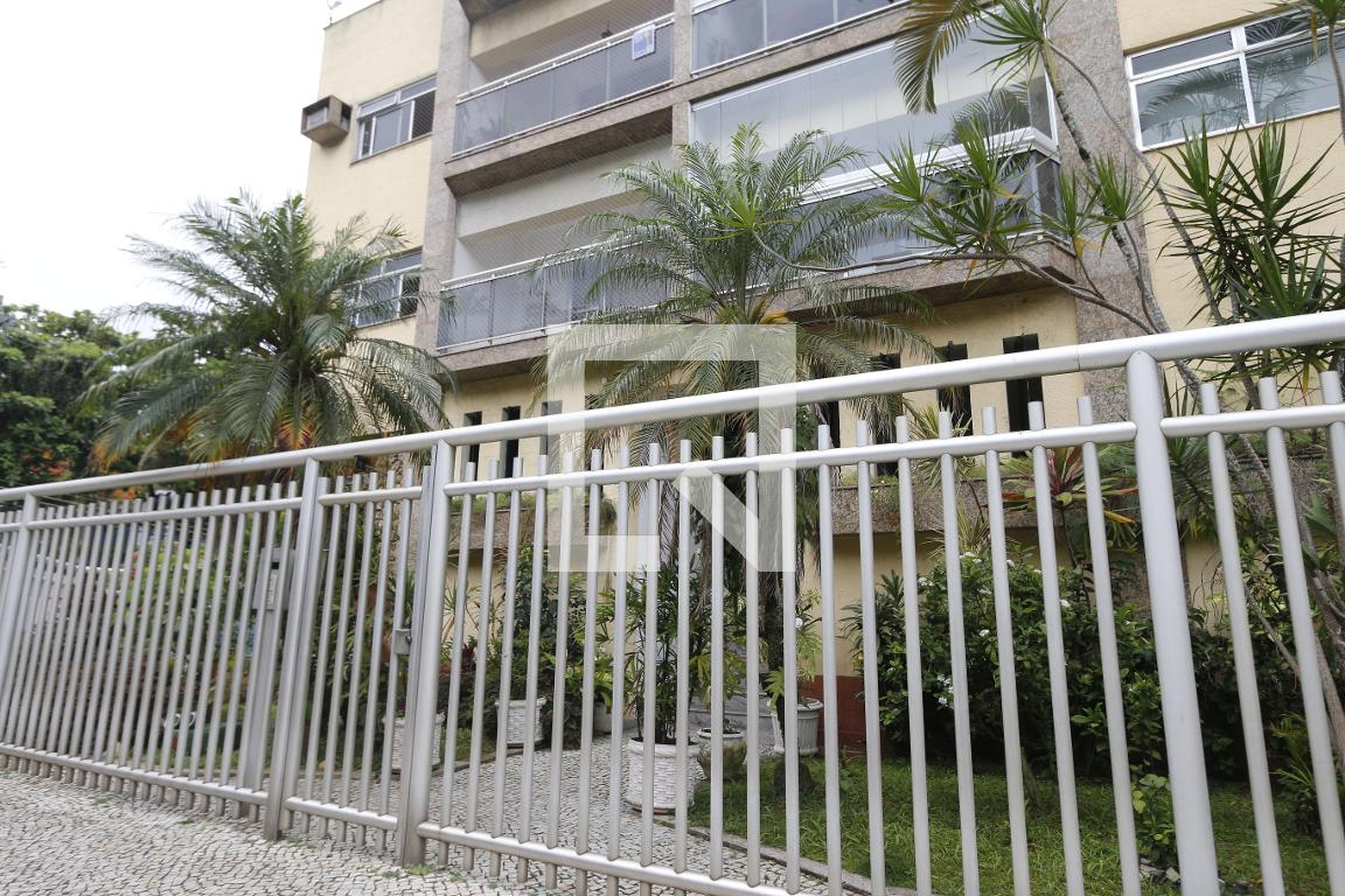 Fachada Condomínio Andrea Du Dumont