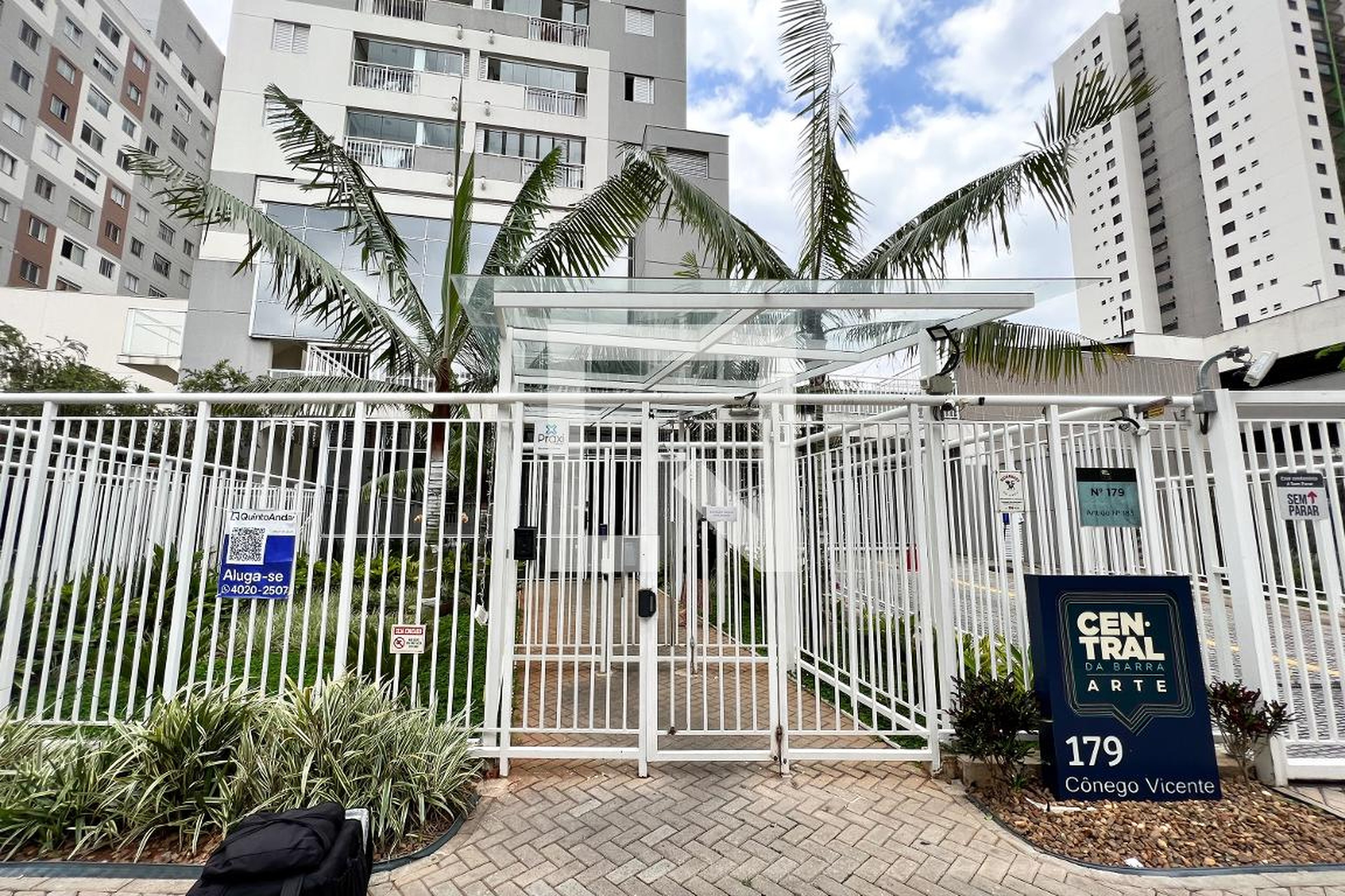 Fachada Condomínio em Rua Cônego Vicente Miguel Marino, 149