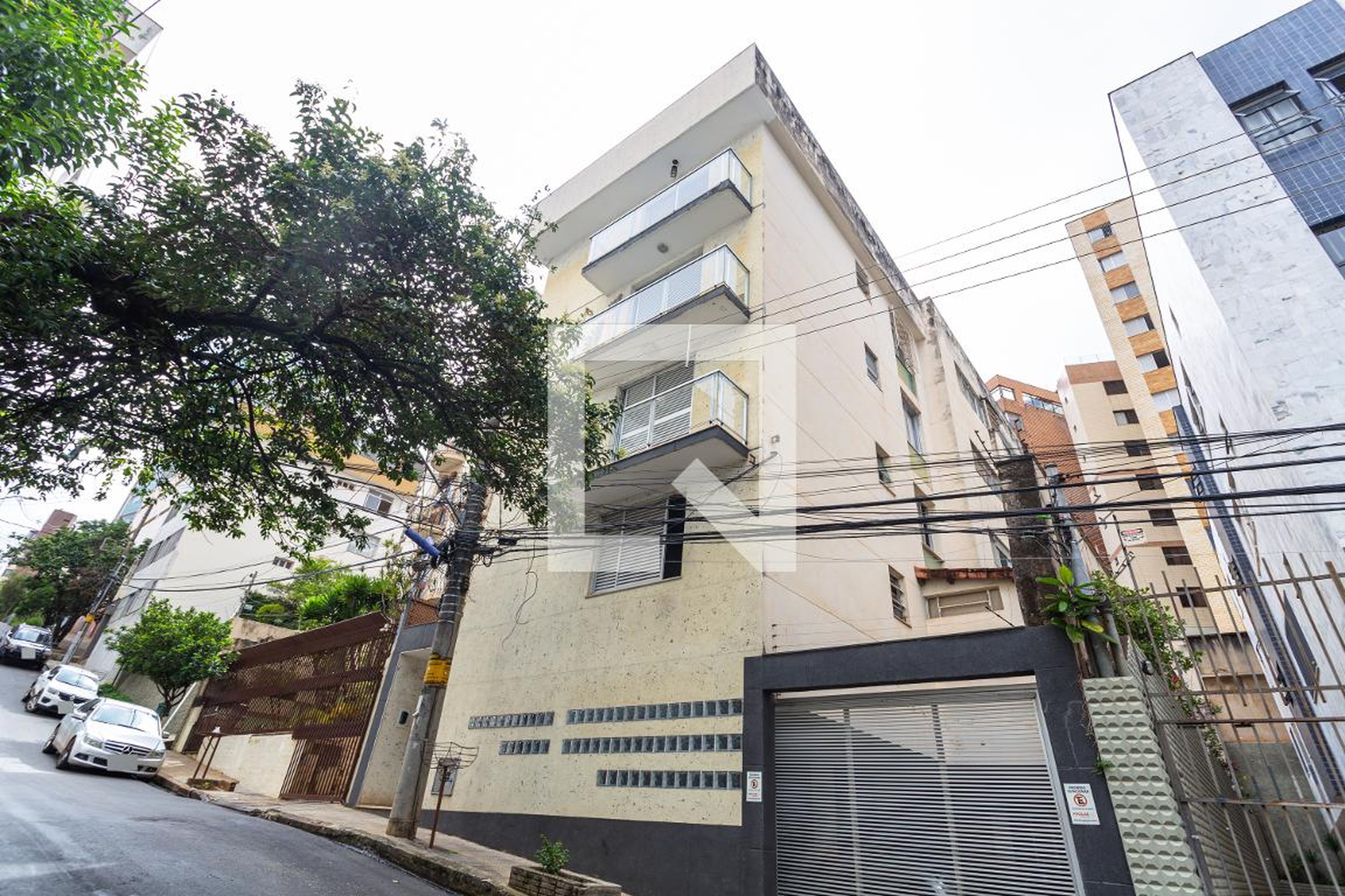 Fachada Condomínio em Rua Bambuí, 1139