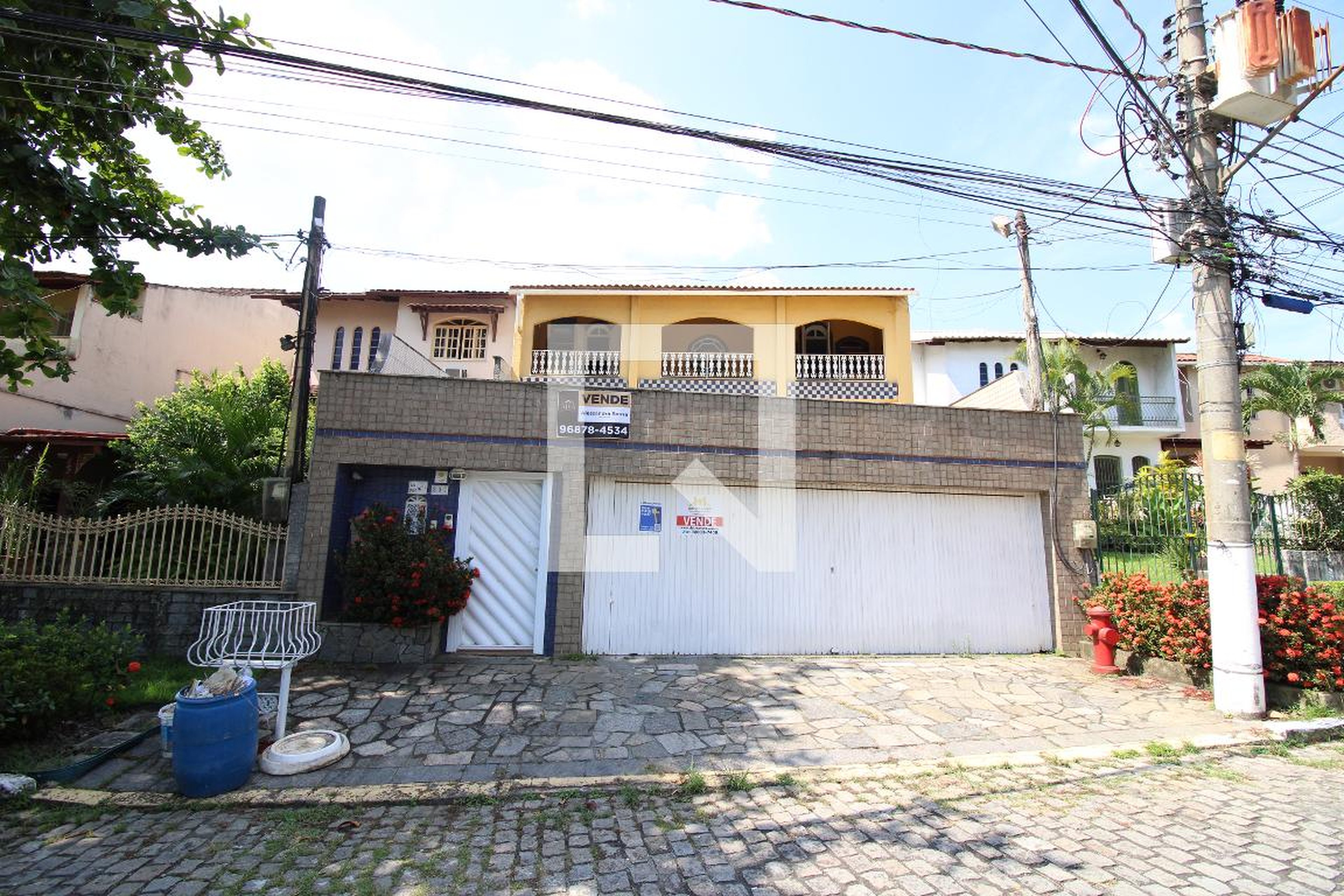 Fachada Condomínio em Rua Jorge Figueiredo, 397