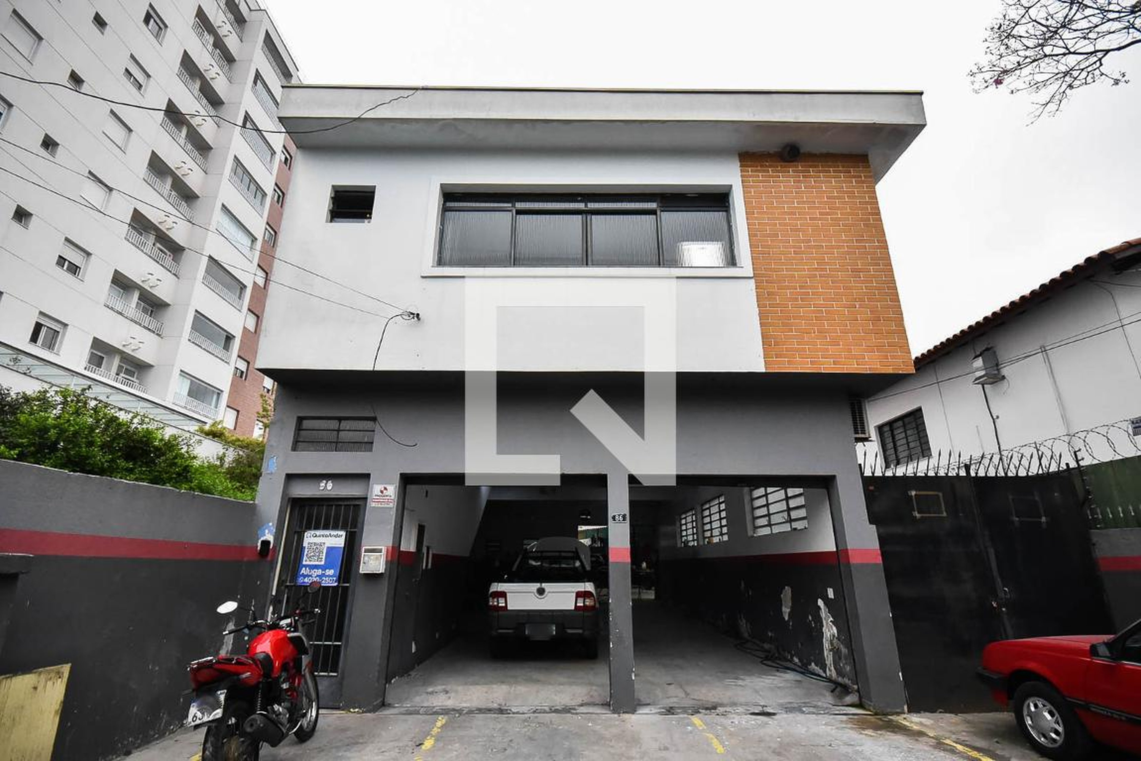 Fachada Condomínio em Rua Manuel Jacinto, 86