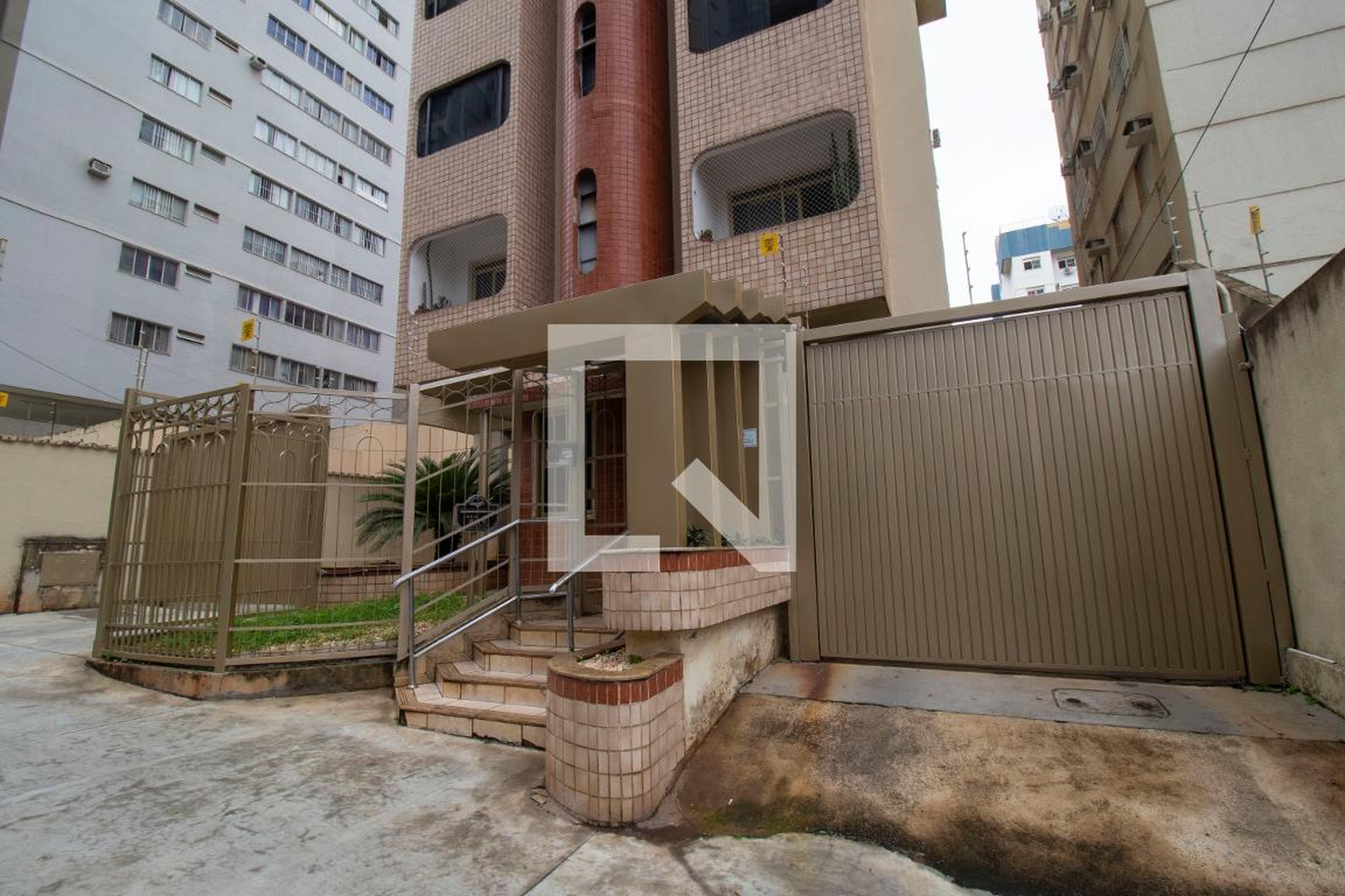 Fachada Condomínio em Rua 15, 70