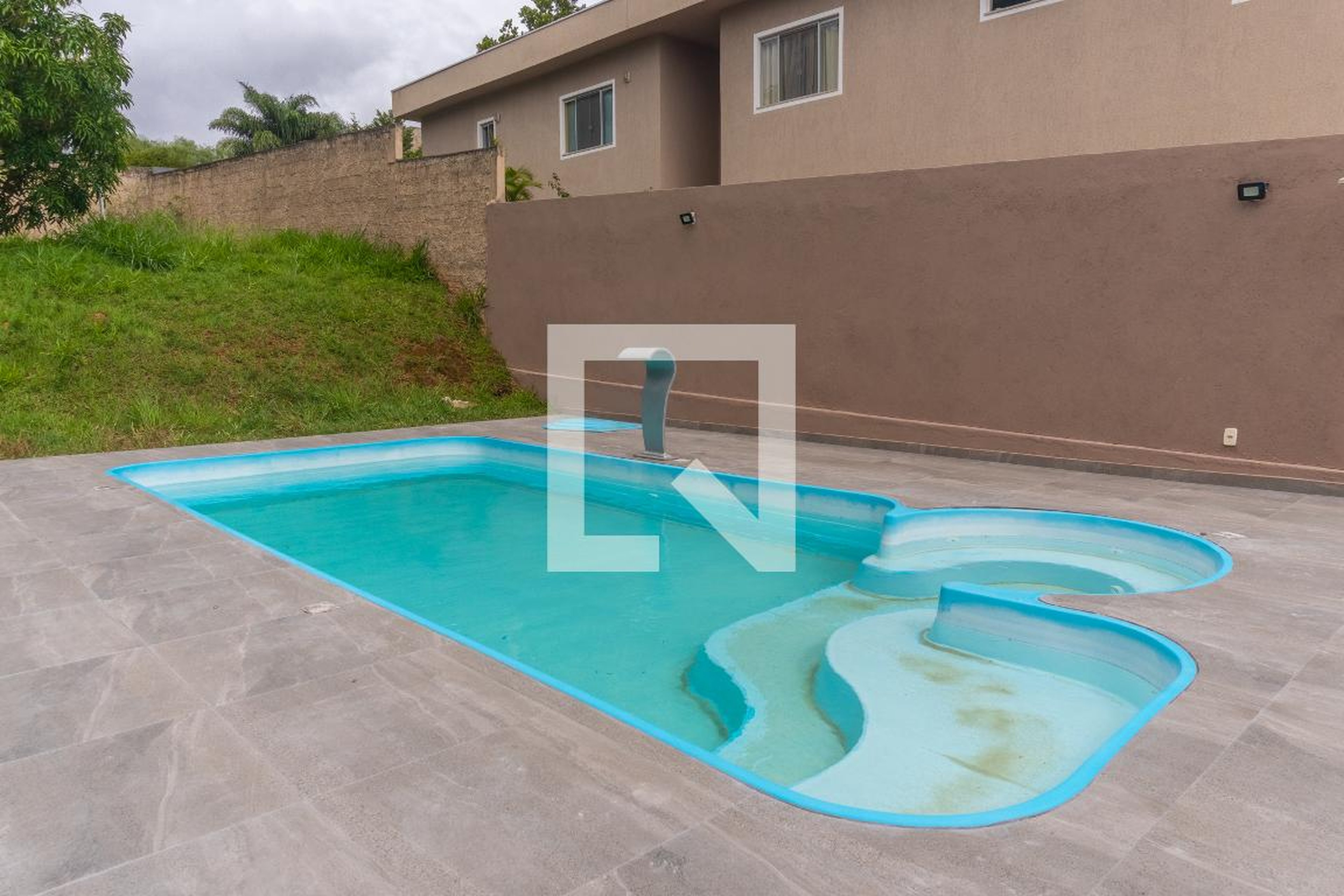 Piscina Condomínio Ouro Vermelho I