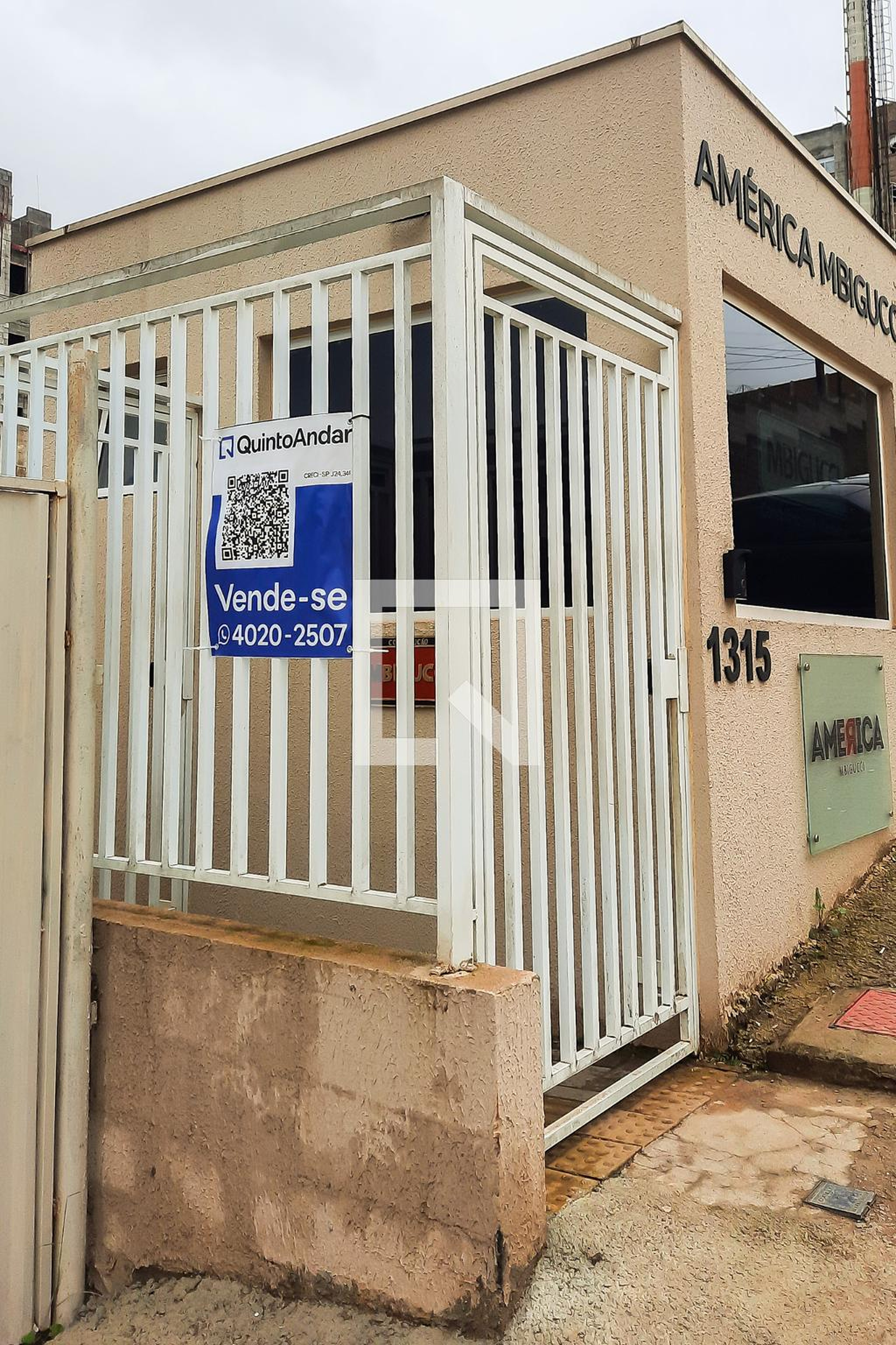 Fachada do Condomínio Condomínio em Estrada Particular Eiji Kikuti, 1310