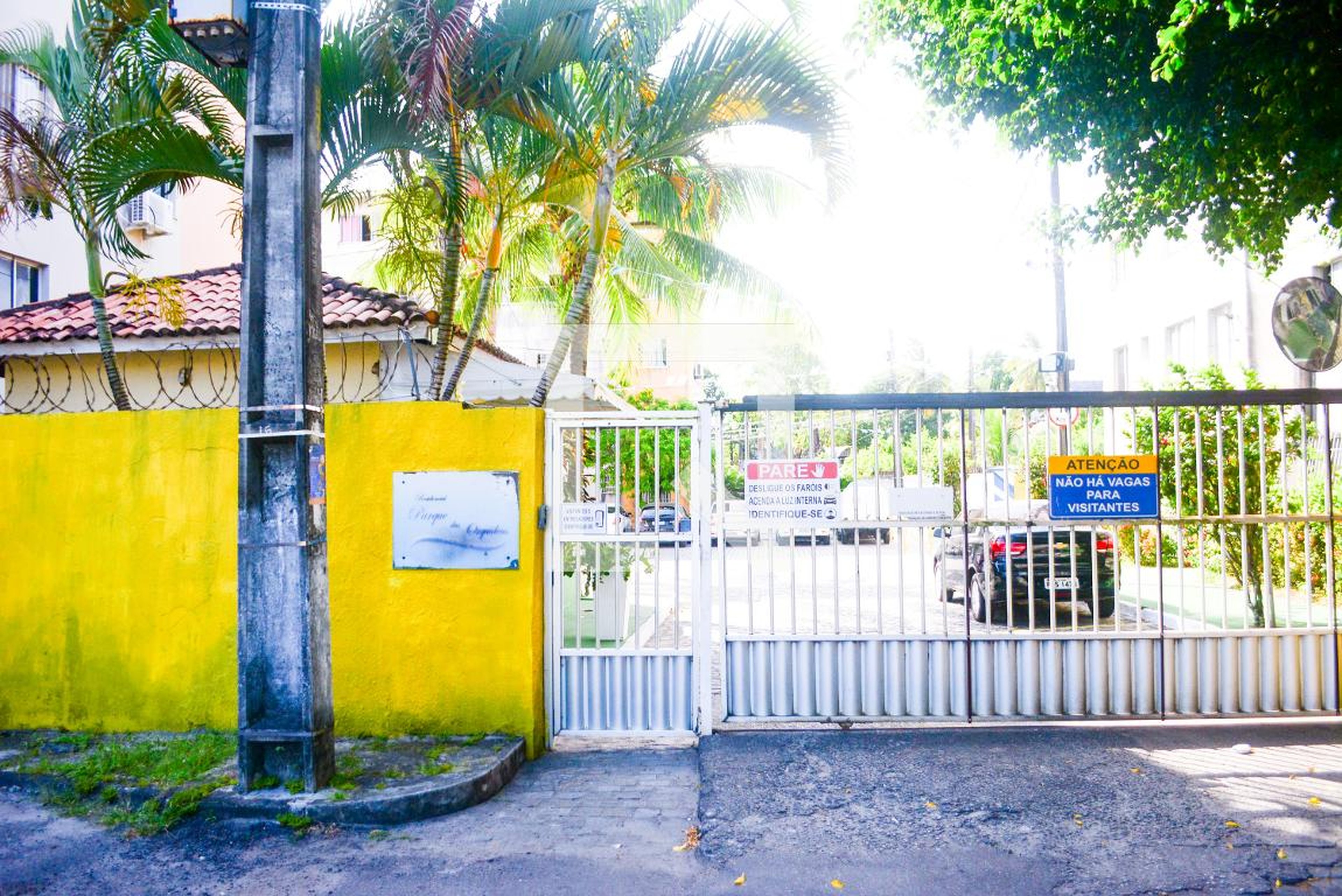 Fachada do condomínio Residêncial Parque das Orquideas