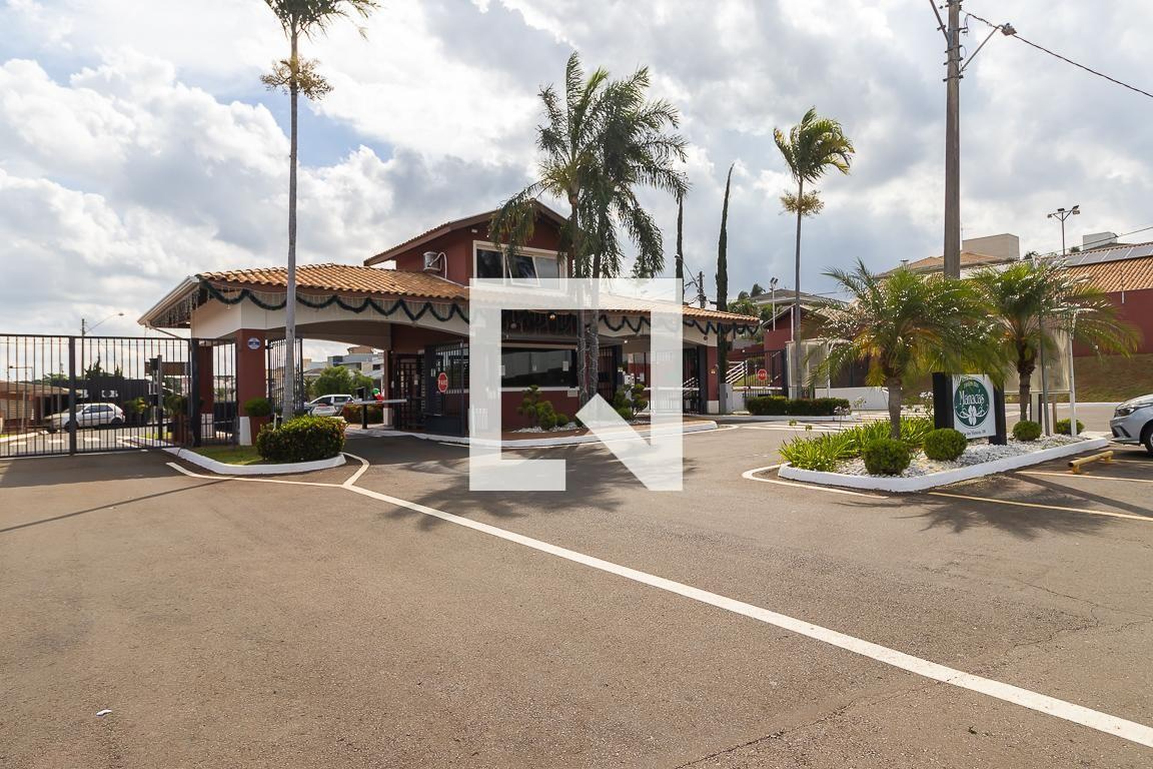 Fachada do Condomínio Condomínio em Rua Luis Antônio Adami, 200