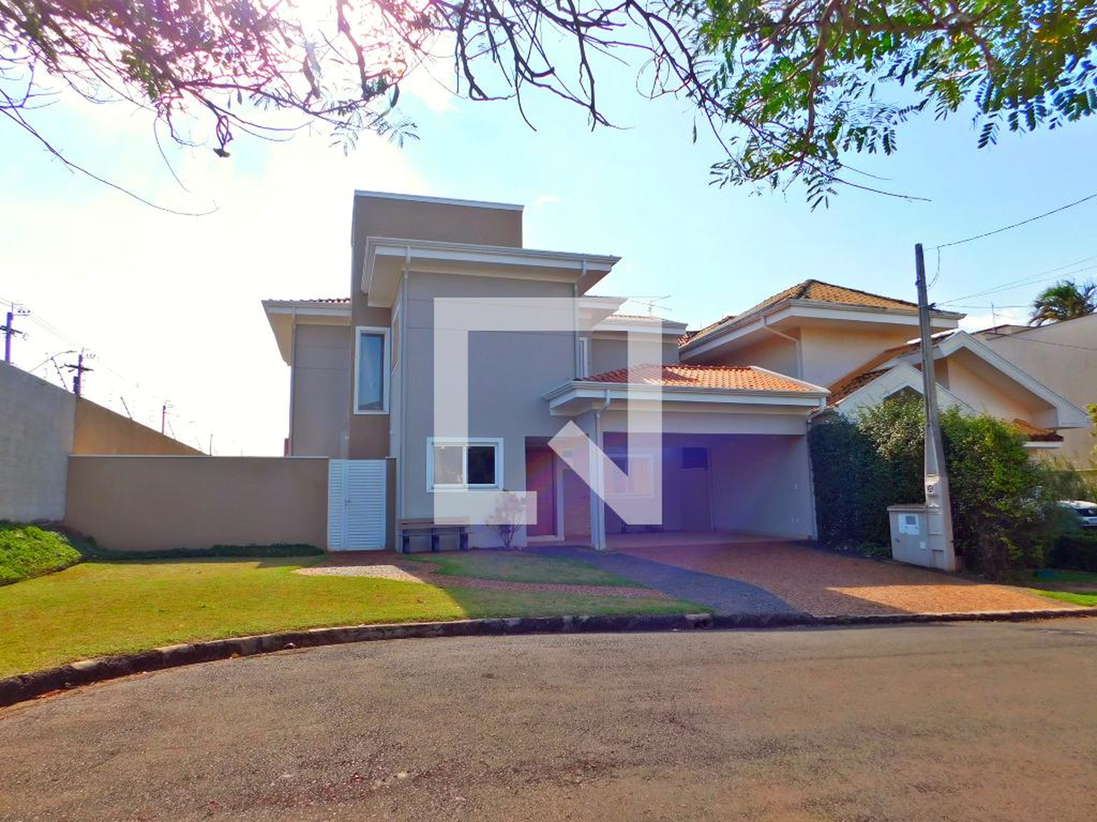 Fachada Condomínio em Rua Luis Antônio Adami, 200