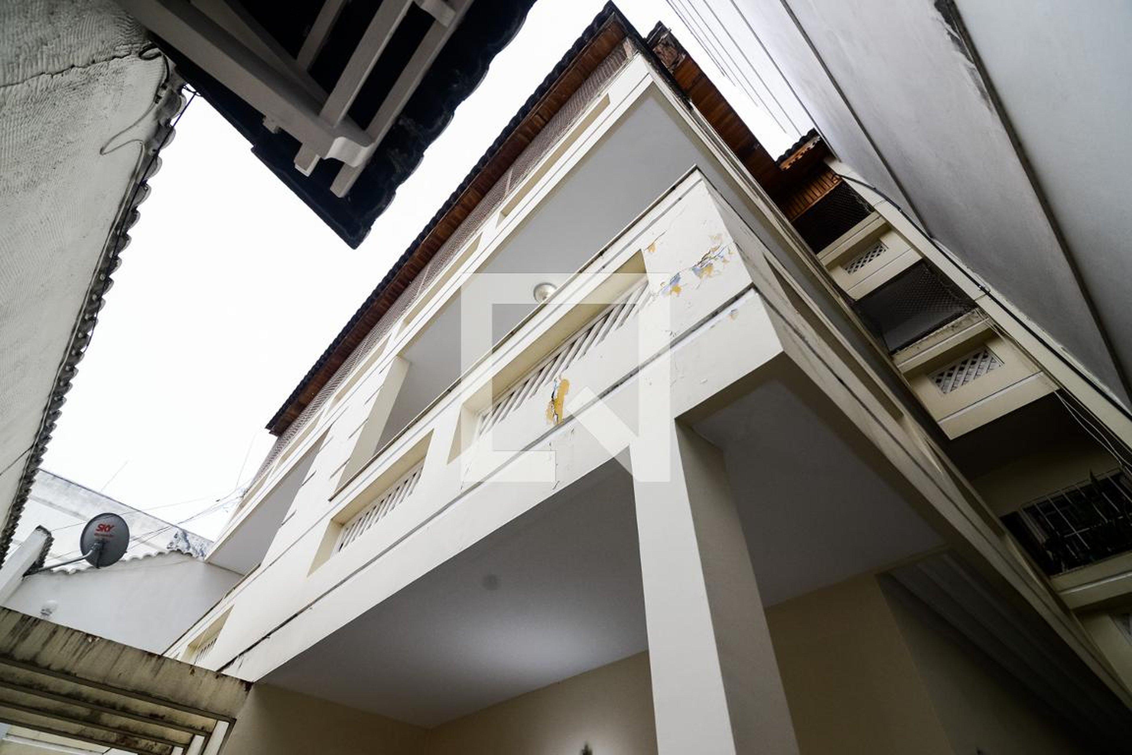 Fachada Condomínio em Rua Hipólito da Costa, 82