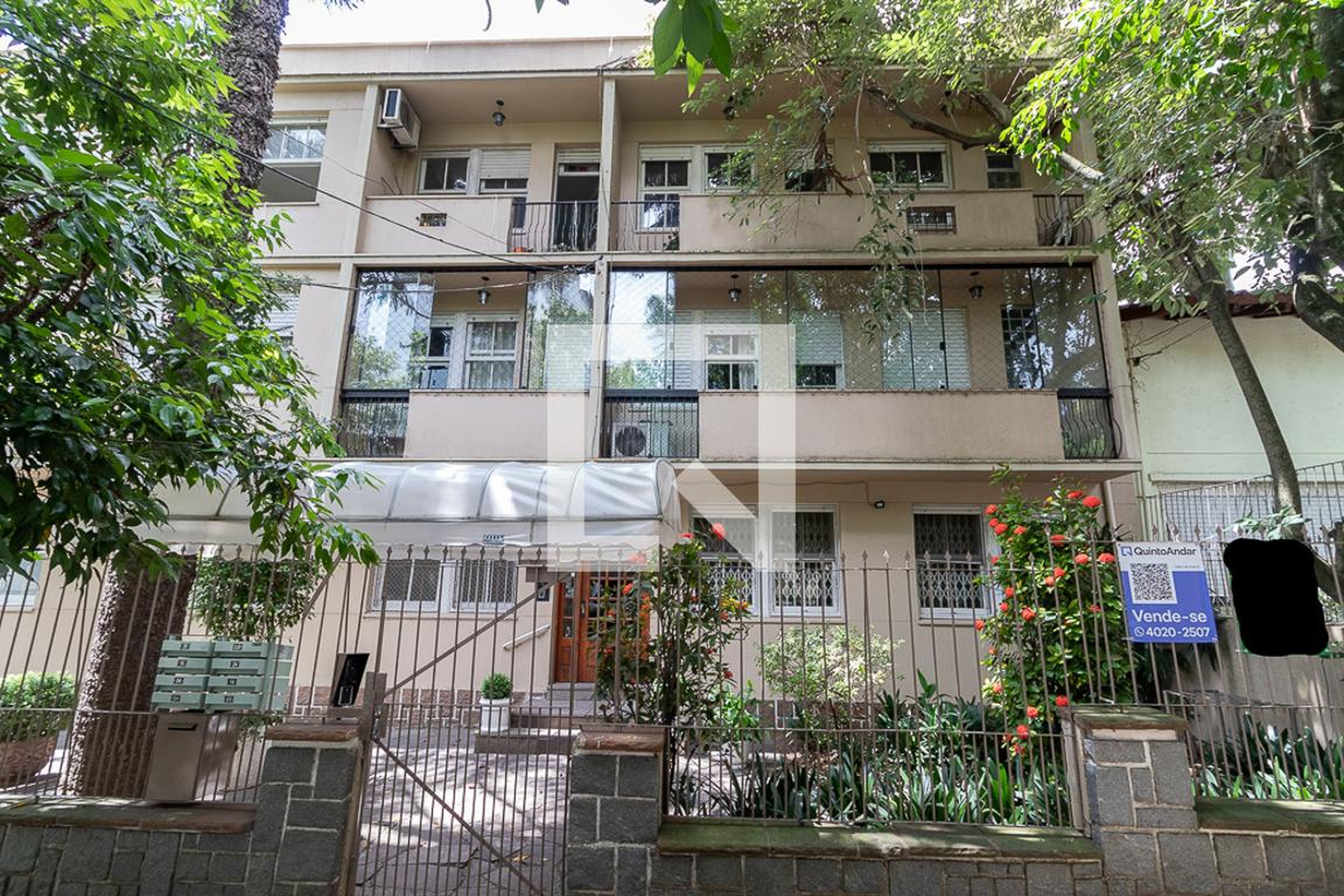 Fachada Condomínio em Rua Felipe de Oliveira, 988