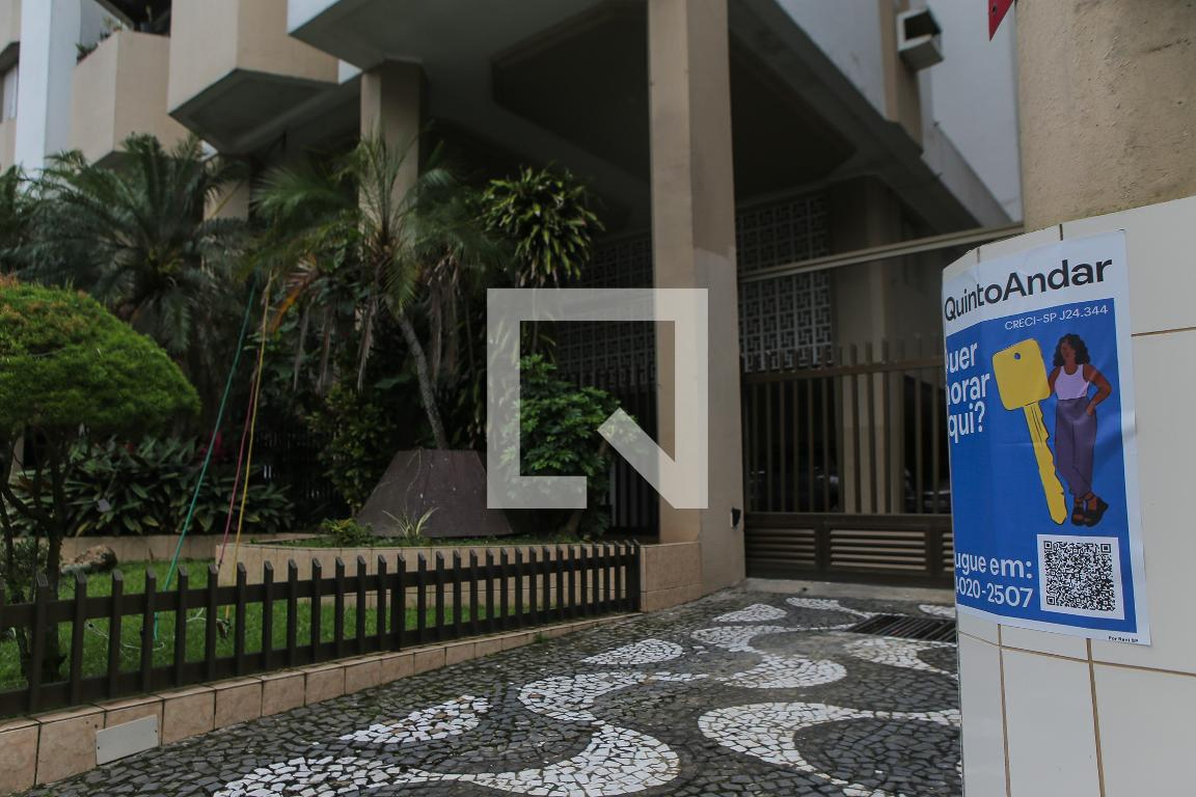 Fachada Condomínio em Avenida General Francisco Glycério, 666