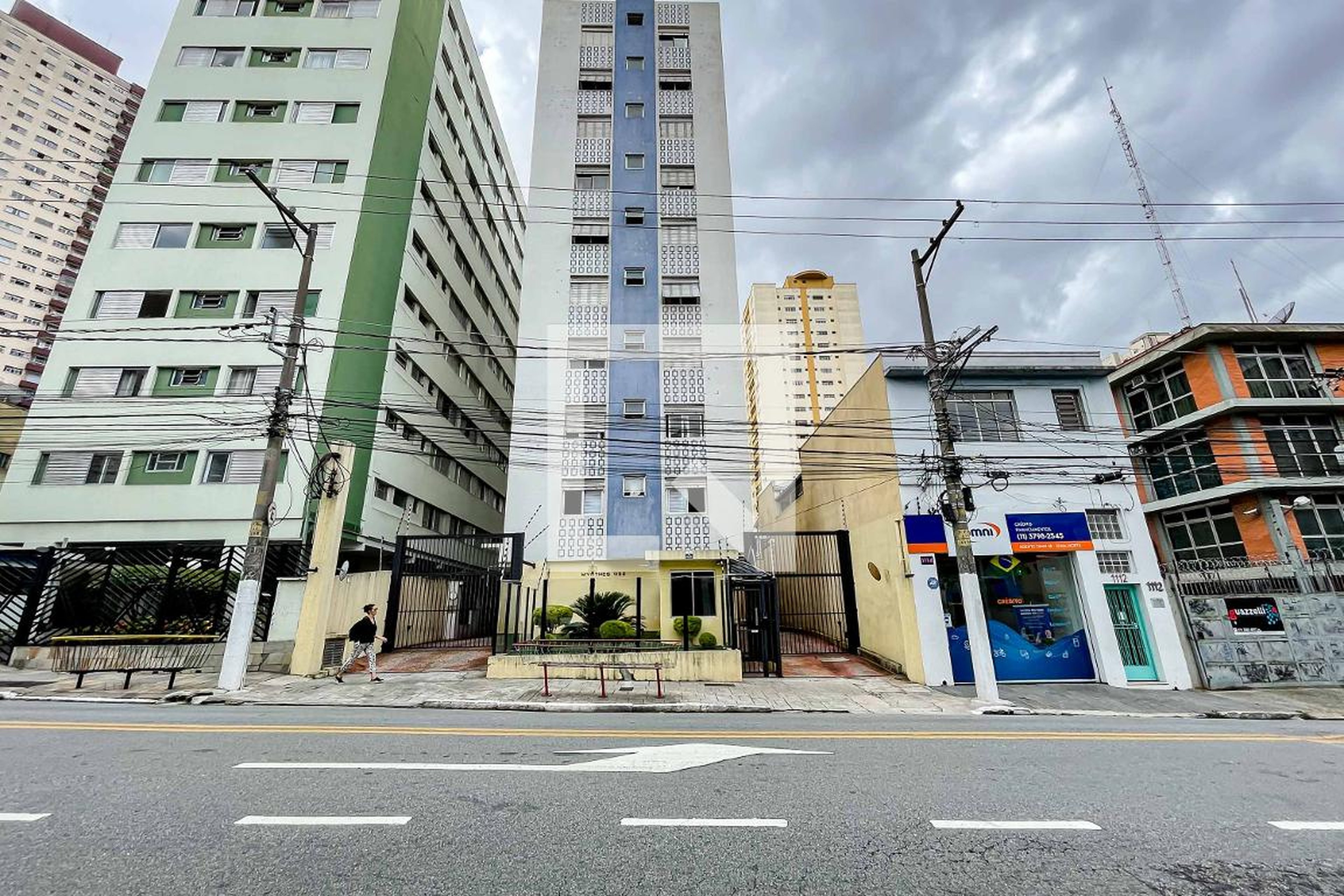 Fachada Condomínio em Rua Alfredo Pujol, 1142